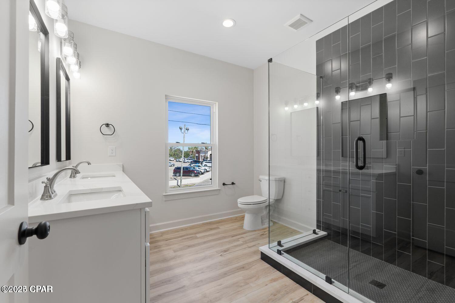 Image 18 For 1000 4th Street