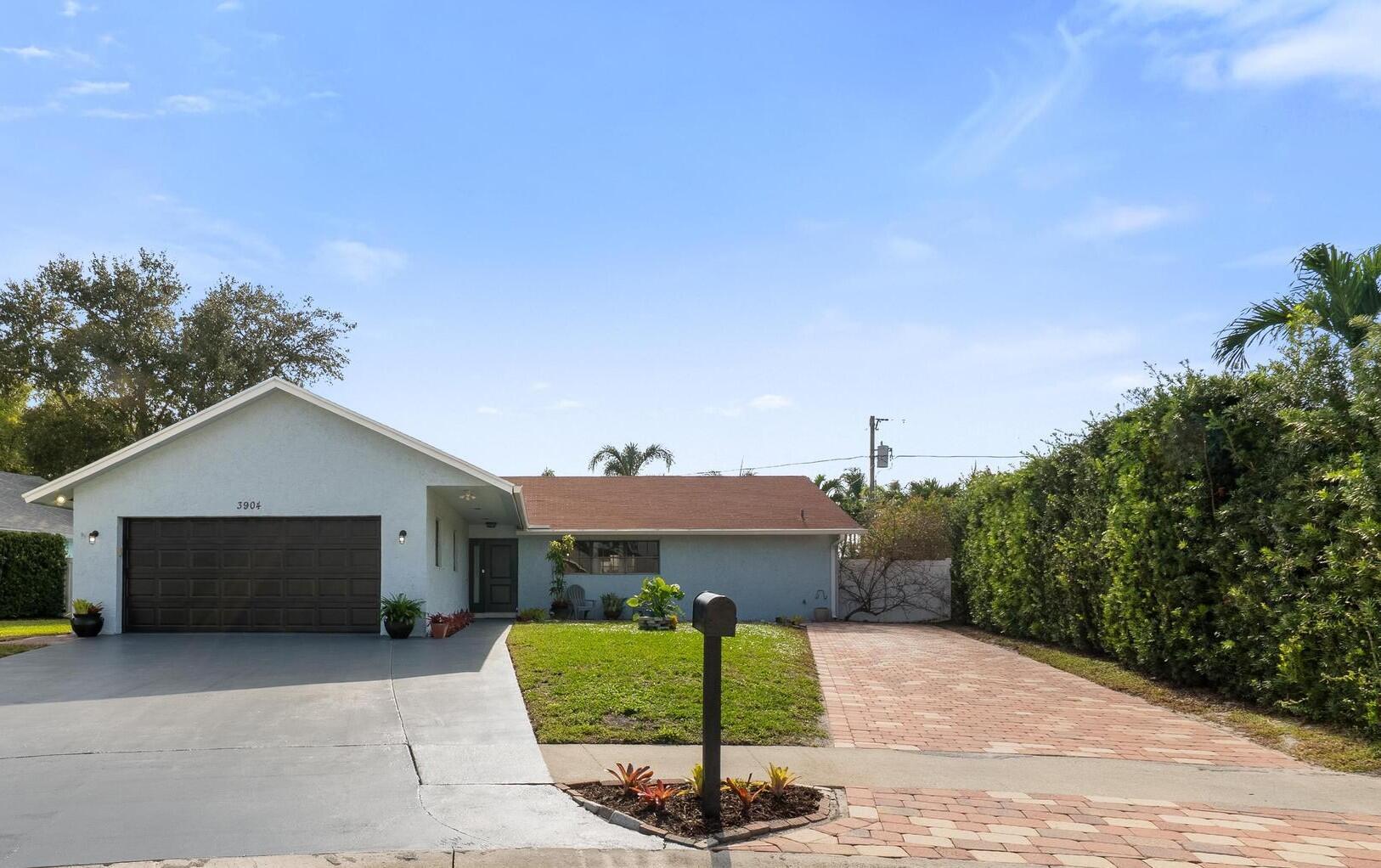 3904 NW Tracewood Lane