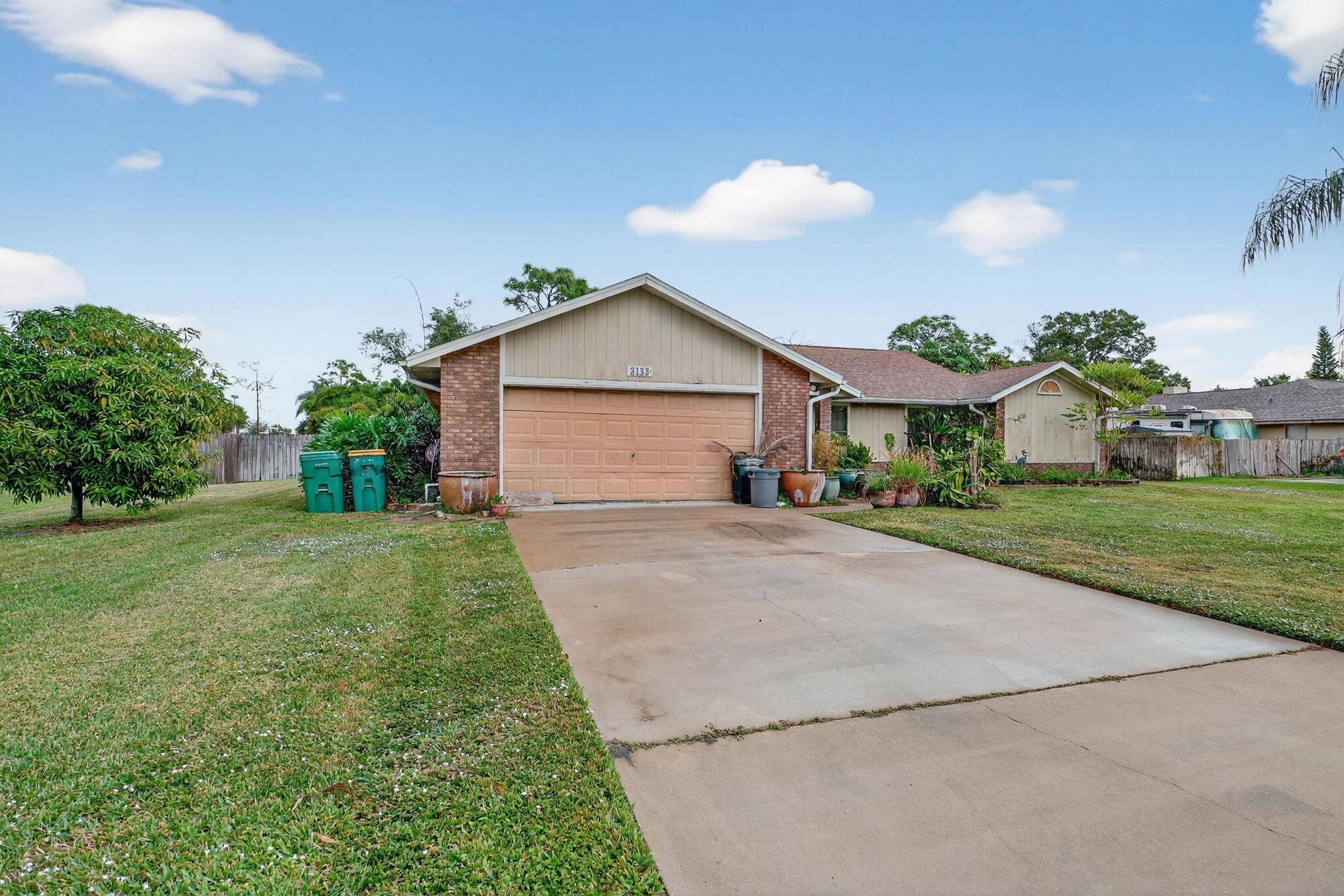 Homes for sale in Melbourne, FL | 3133 Fairview Dr, Melbourne, FL 32934 | MLS# R11149134