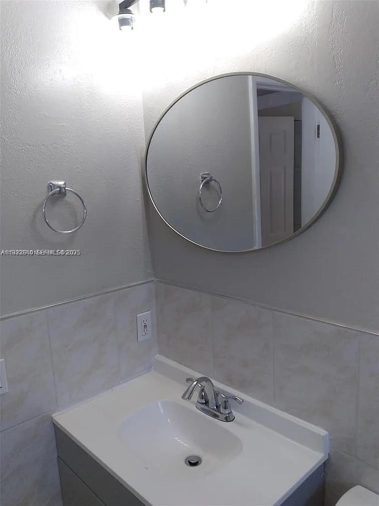 Homes for sale in Fort Lauderdale, FL | 2845 Nw 13Th Ct, Fort Lauderdale, FL 33311 | MLS# A11933940