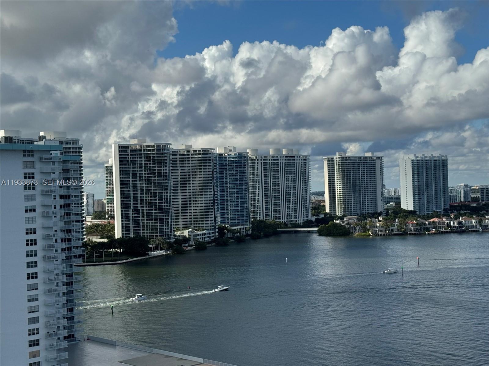 Winston Towers 100 Condo