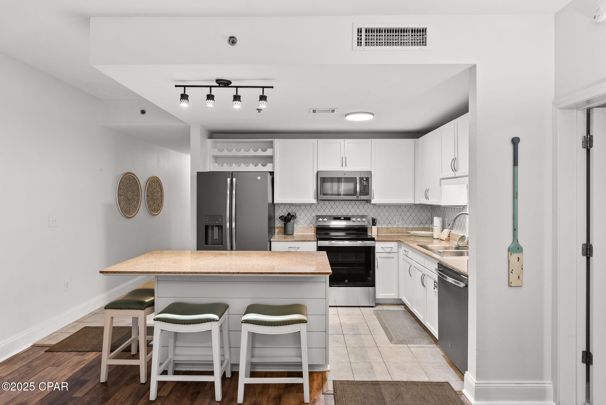 Image 11 For 9902 Thomas Drive 628