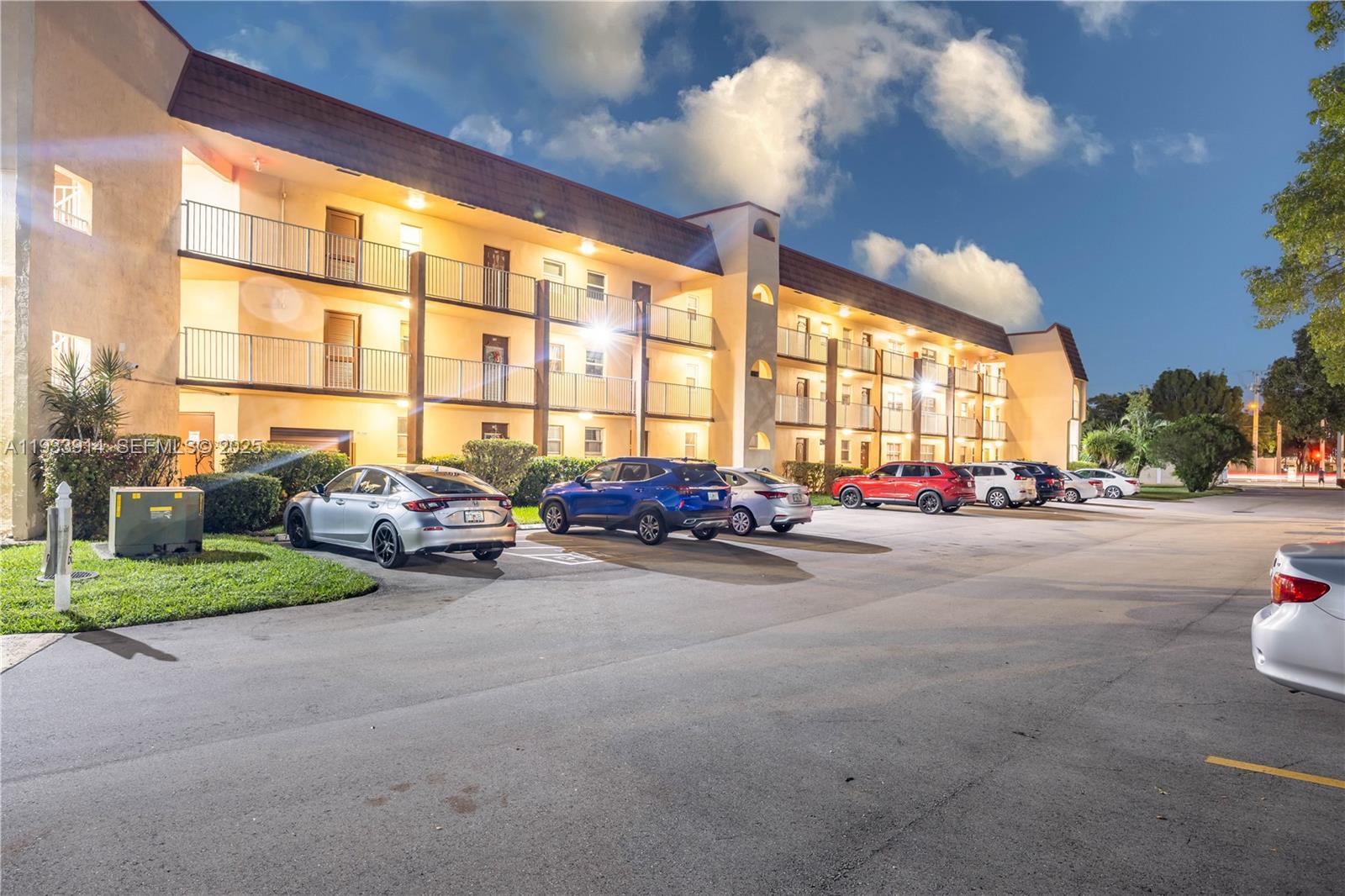 Sunrise Lakes 71 Condo