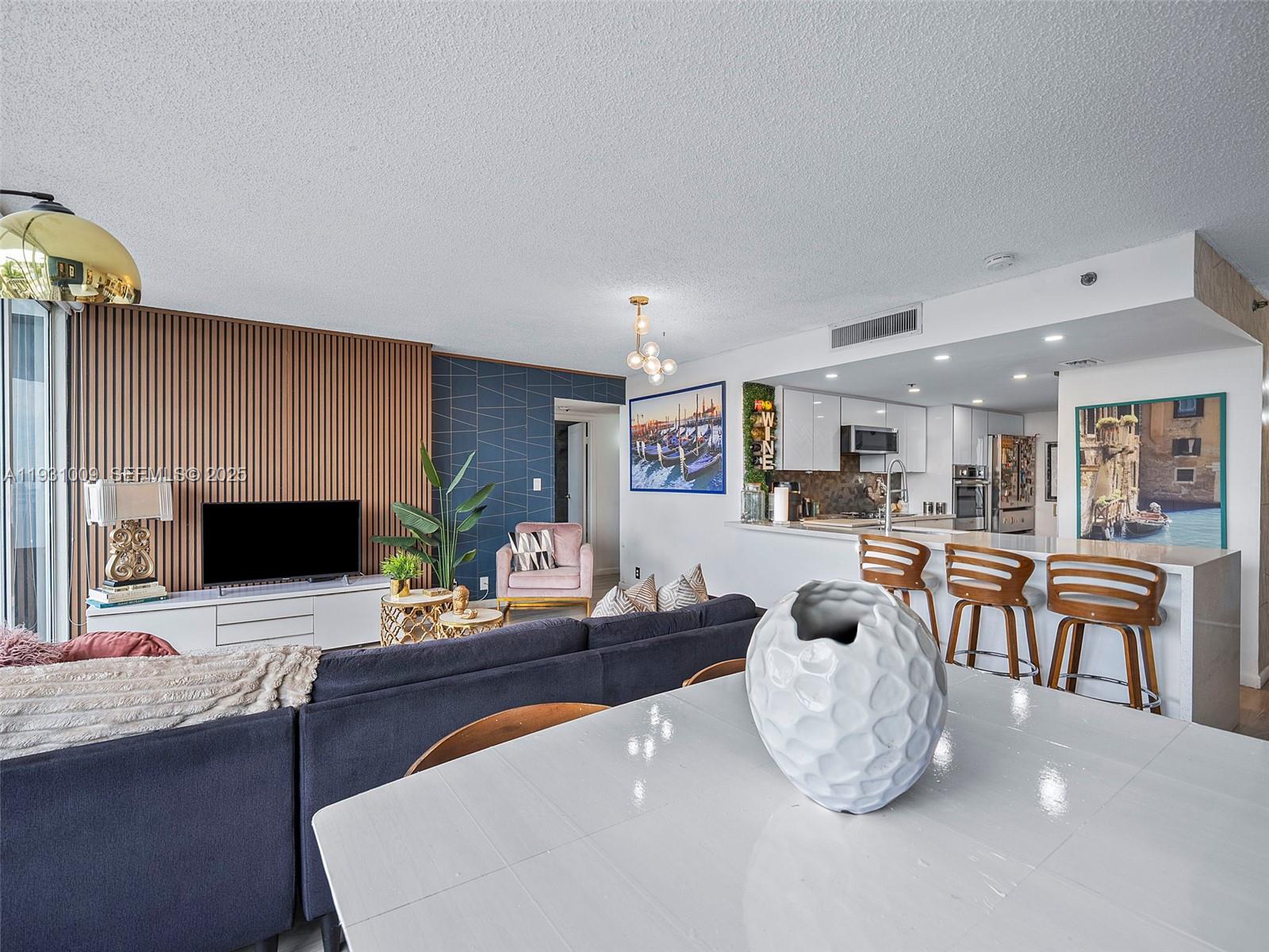 7601 E Treasure Dr 711