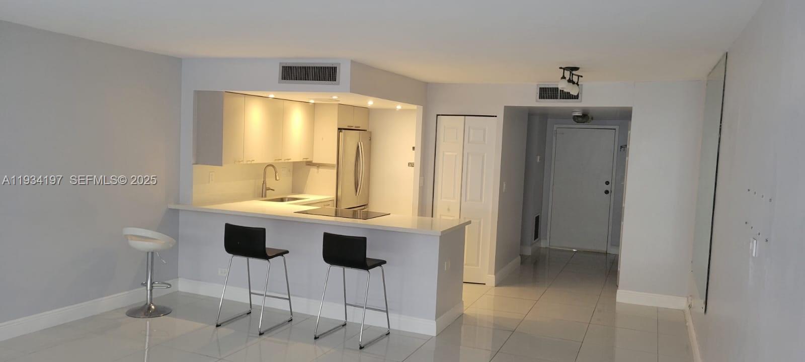 Winston Towers 100 Condo