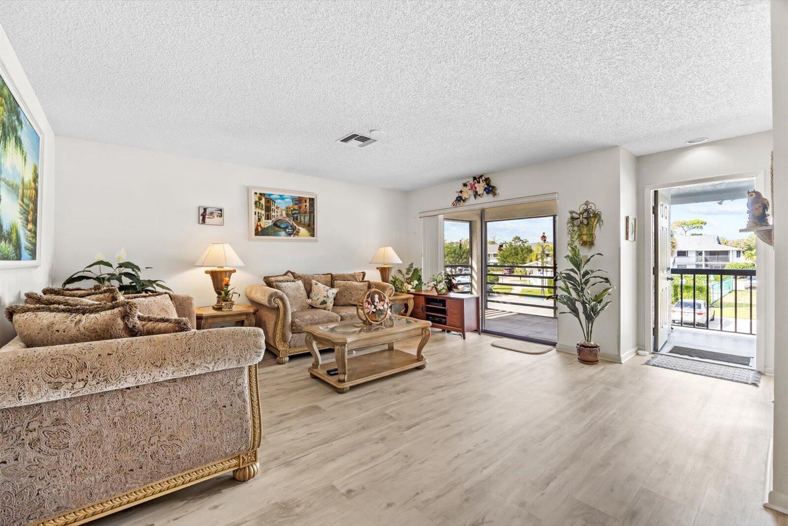 Homes for sale in Stuart, FL | 1250 Se Parkview Pl #C6, Stuart, FL 34994 | MLS# R11149292