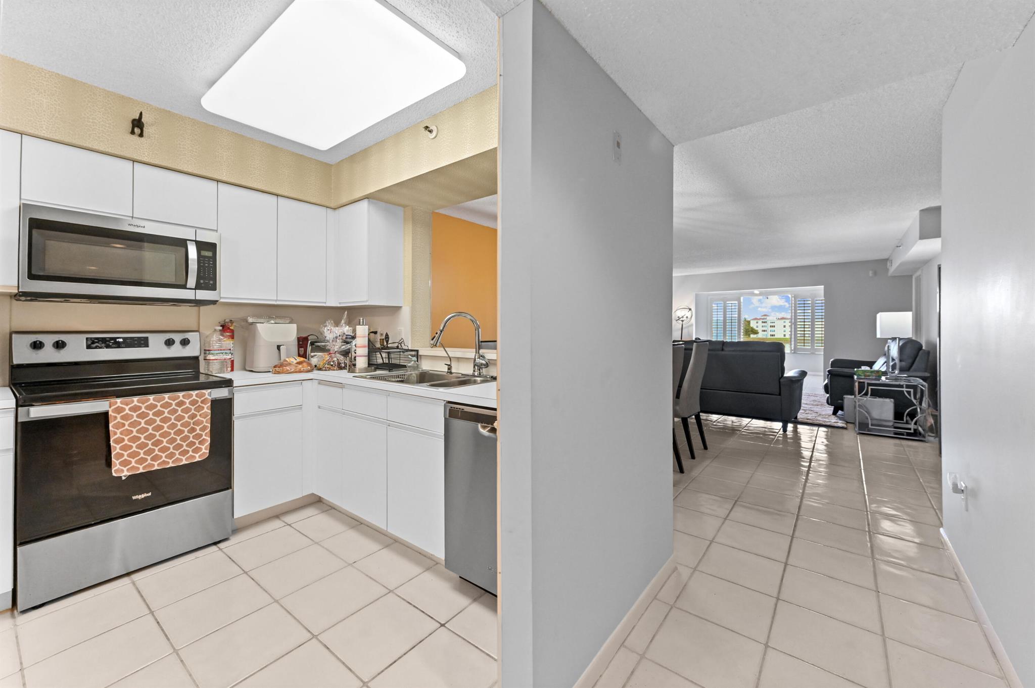 Homes for sale in Delray Beach, FL | 14096 Huntington Pointe Dr #305, Delray Beach, FL 33484 | MLS# R11149297