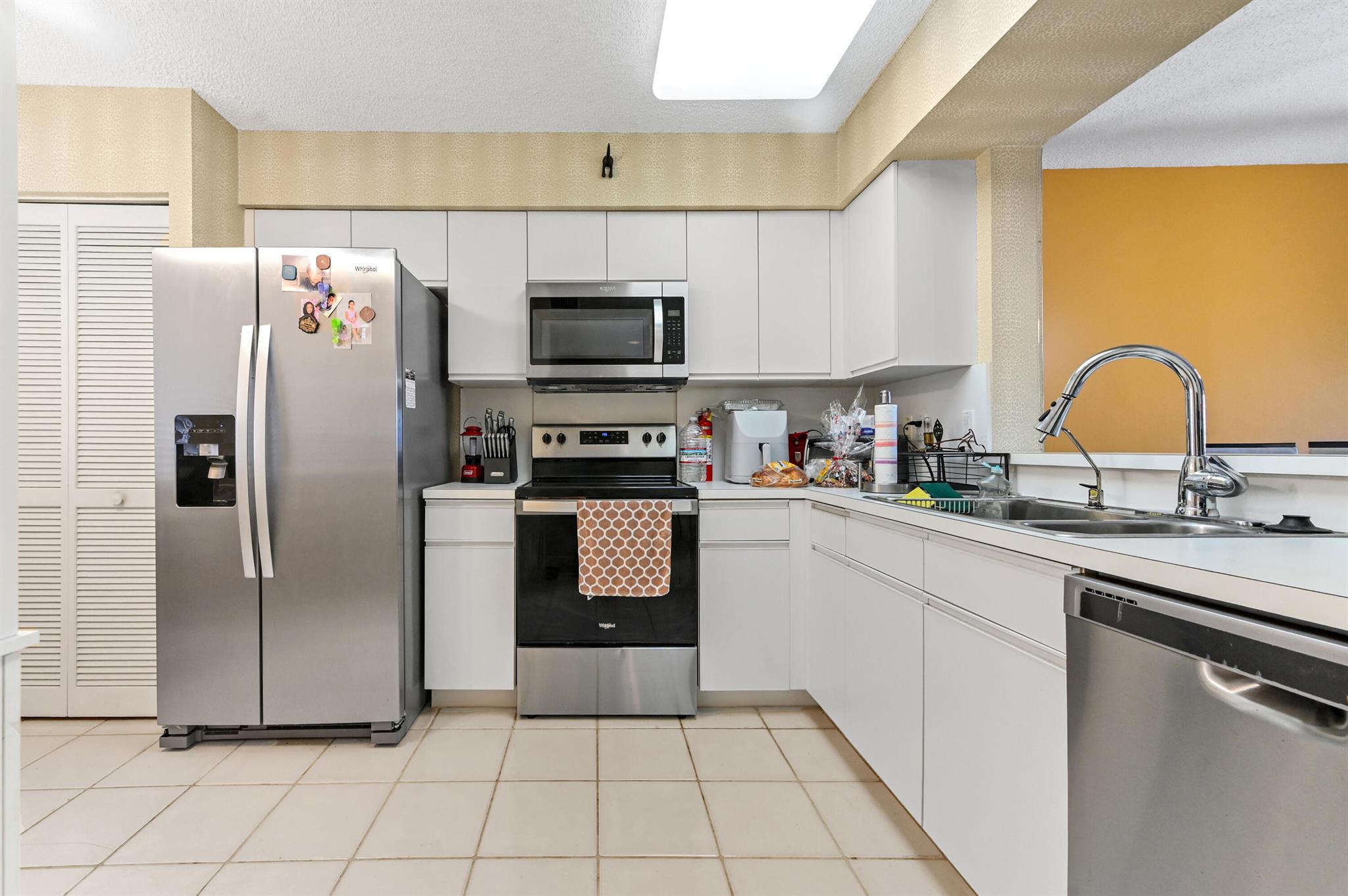 Homes for sale in Delray Beach, FL | 14096 Huntington Pointe Dr #305, Delray Beach, FL 33484 | MLS# R11149297