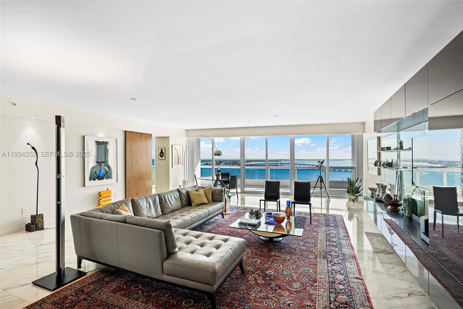 1643 Brickell Ave 2304