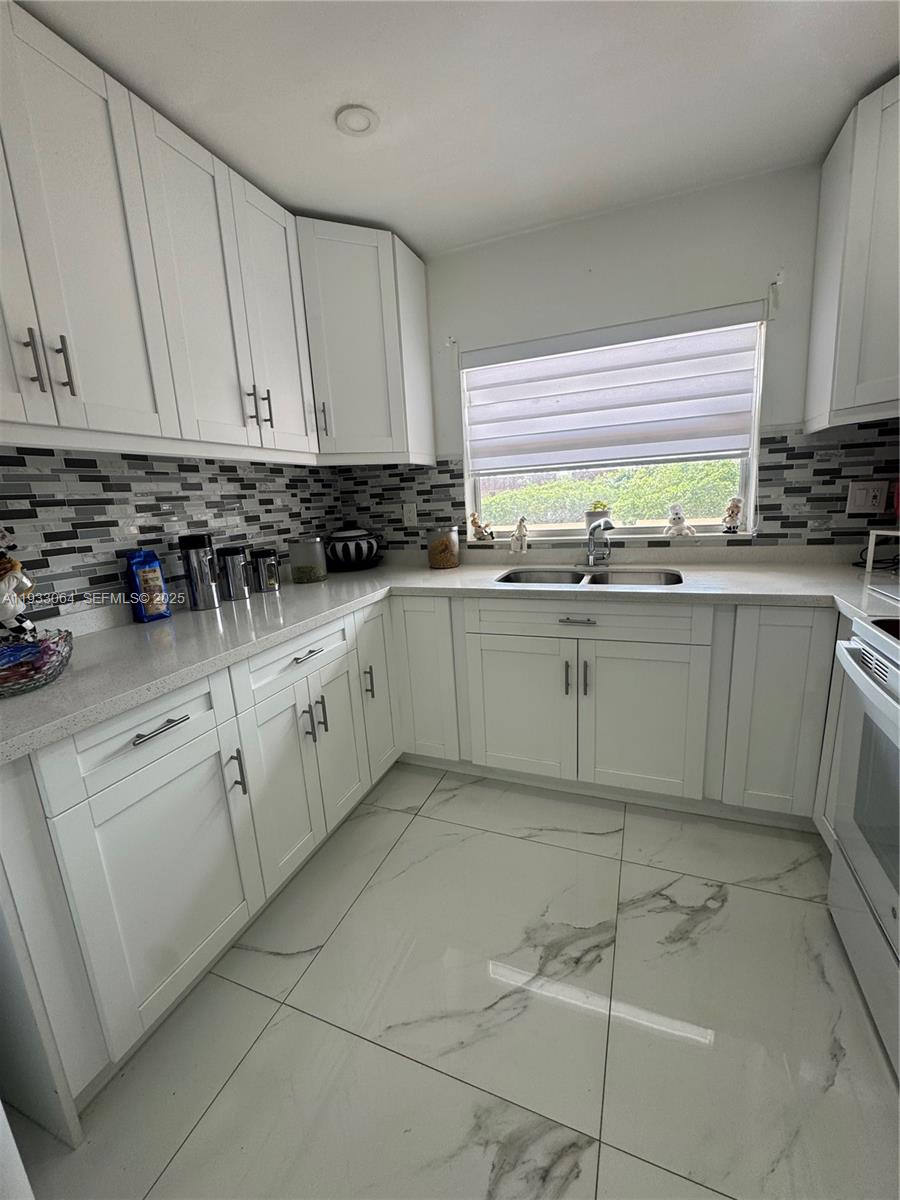 Sunrise Lakes 100 Condo