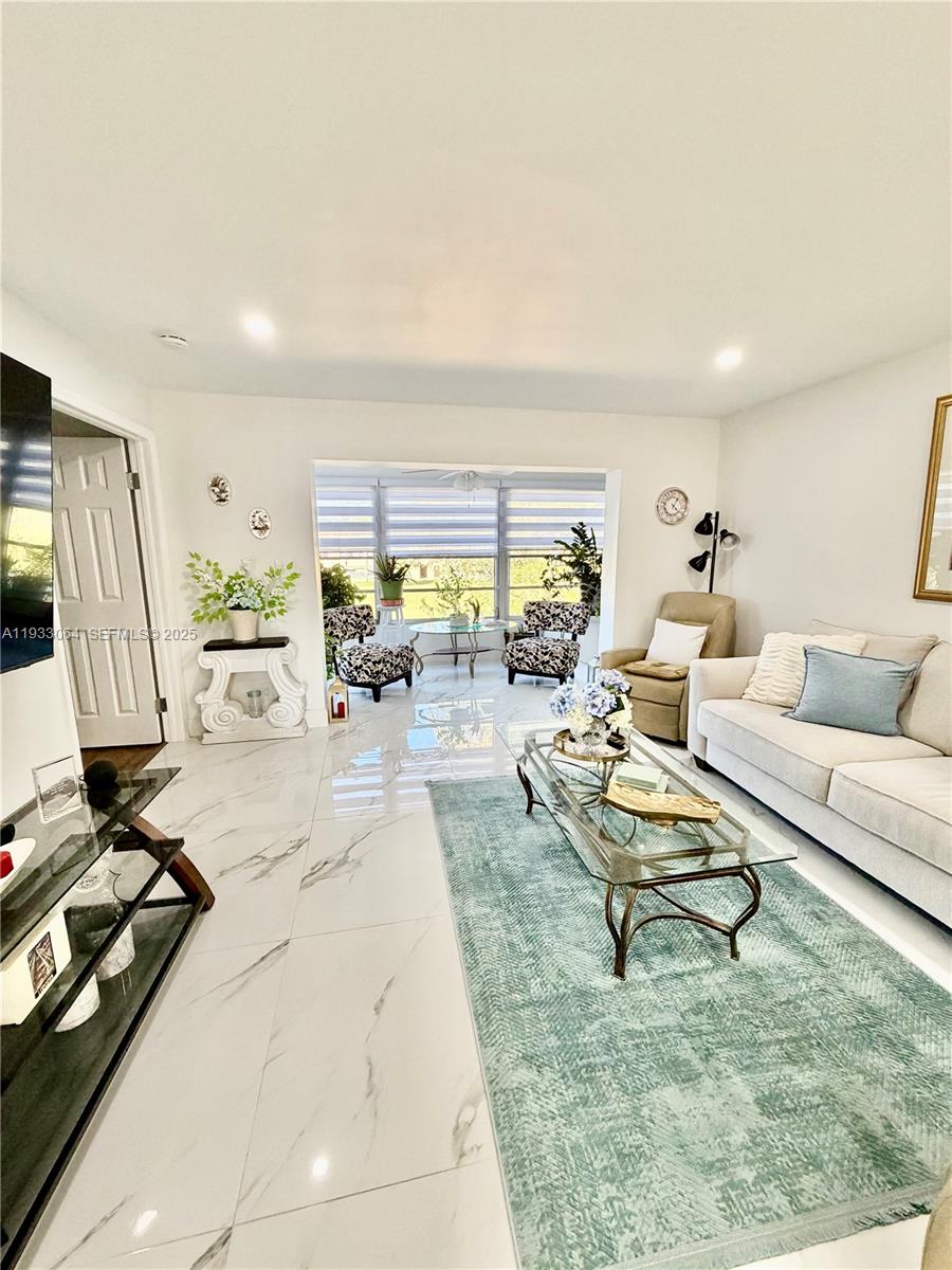 Sunrise Lakes 100 Condo