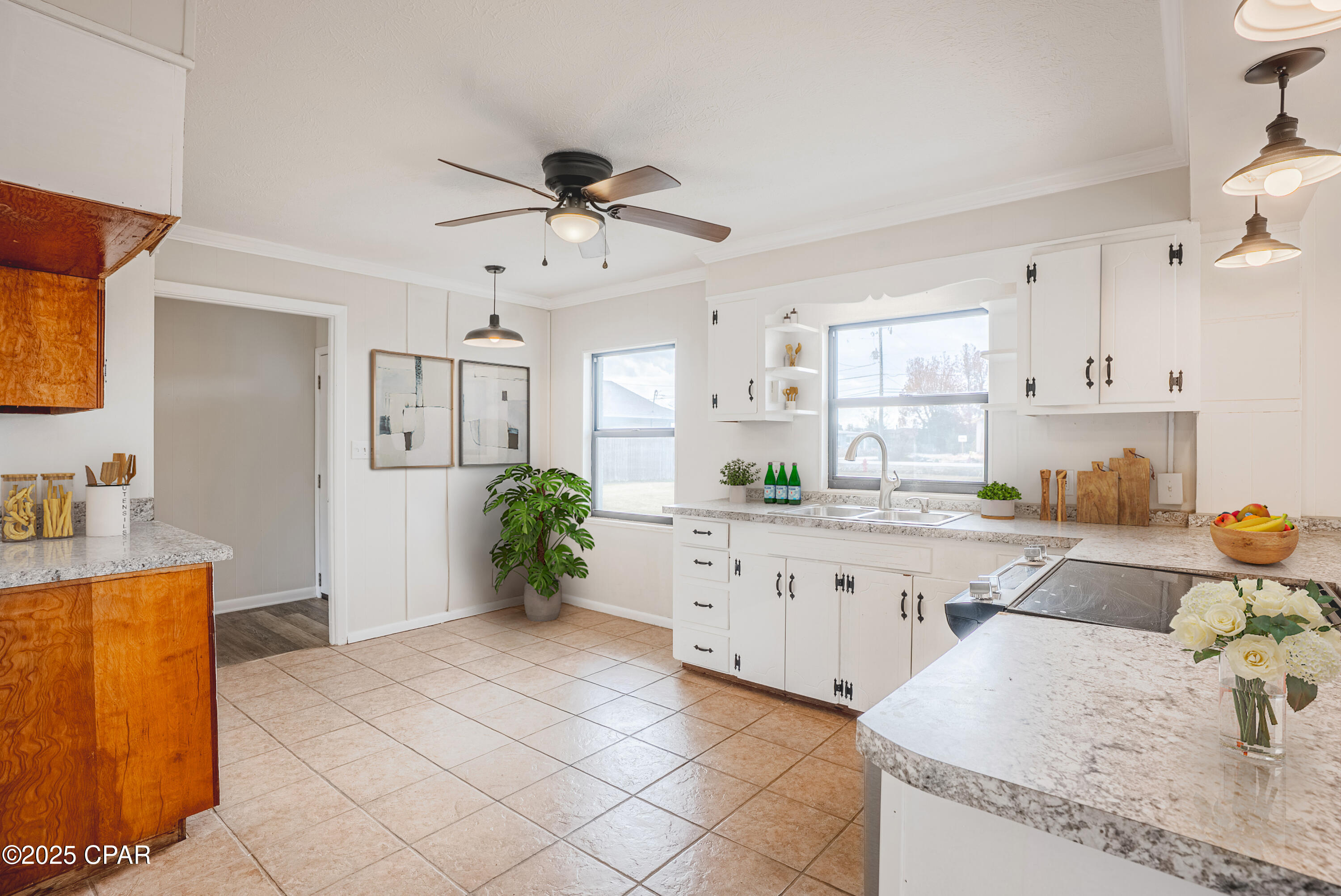 Listing photo id 10 for 3121 Douglas Road