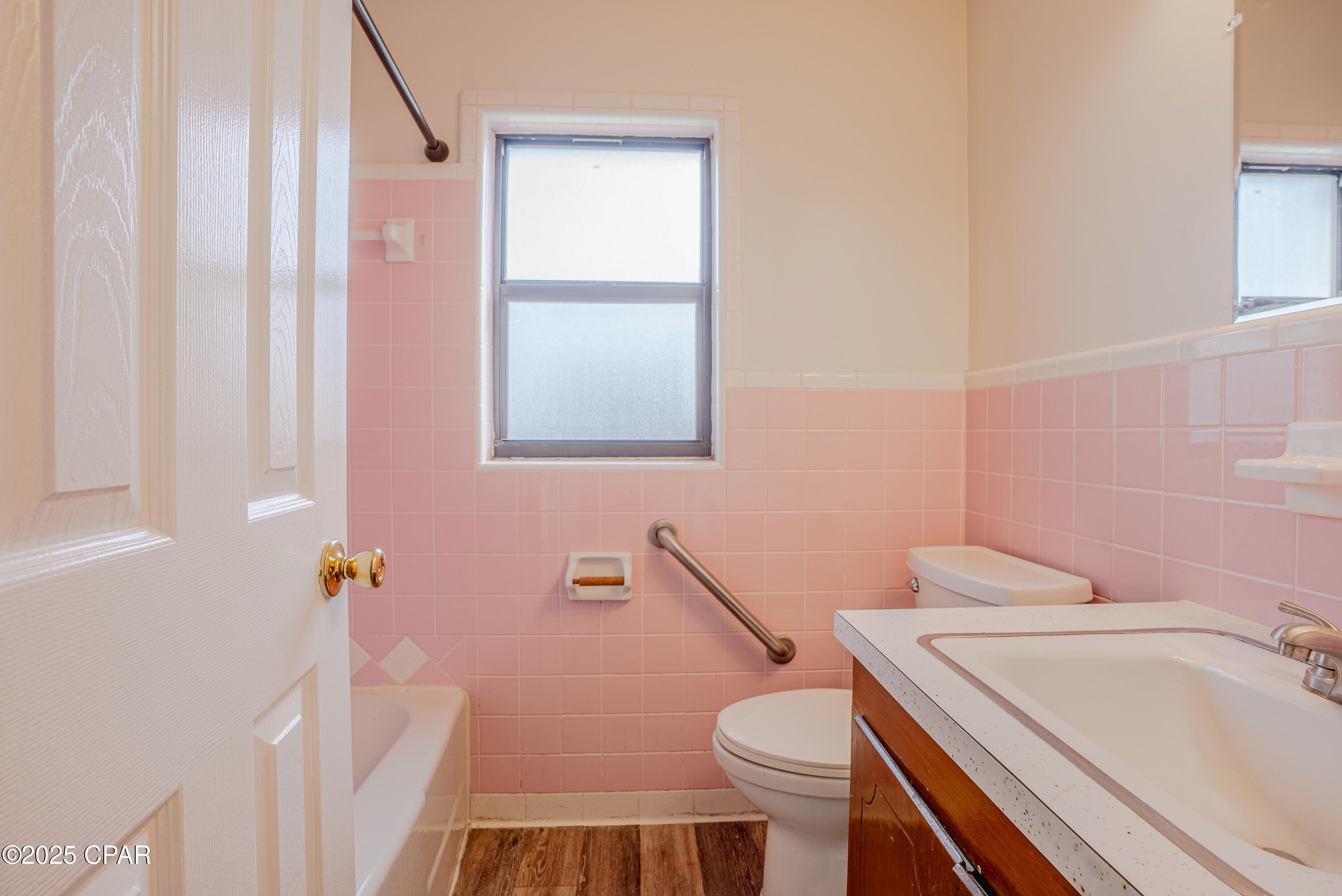 Listing photo id 15 for 3121 Douglas Road