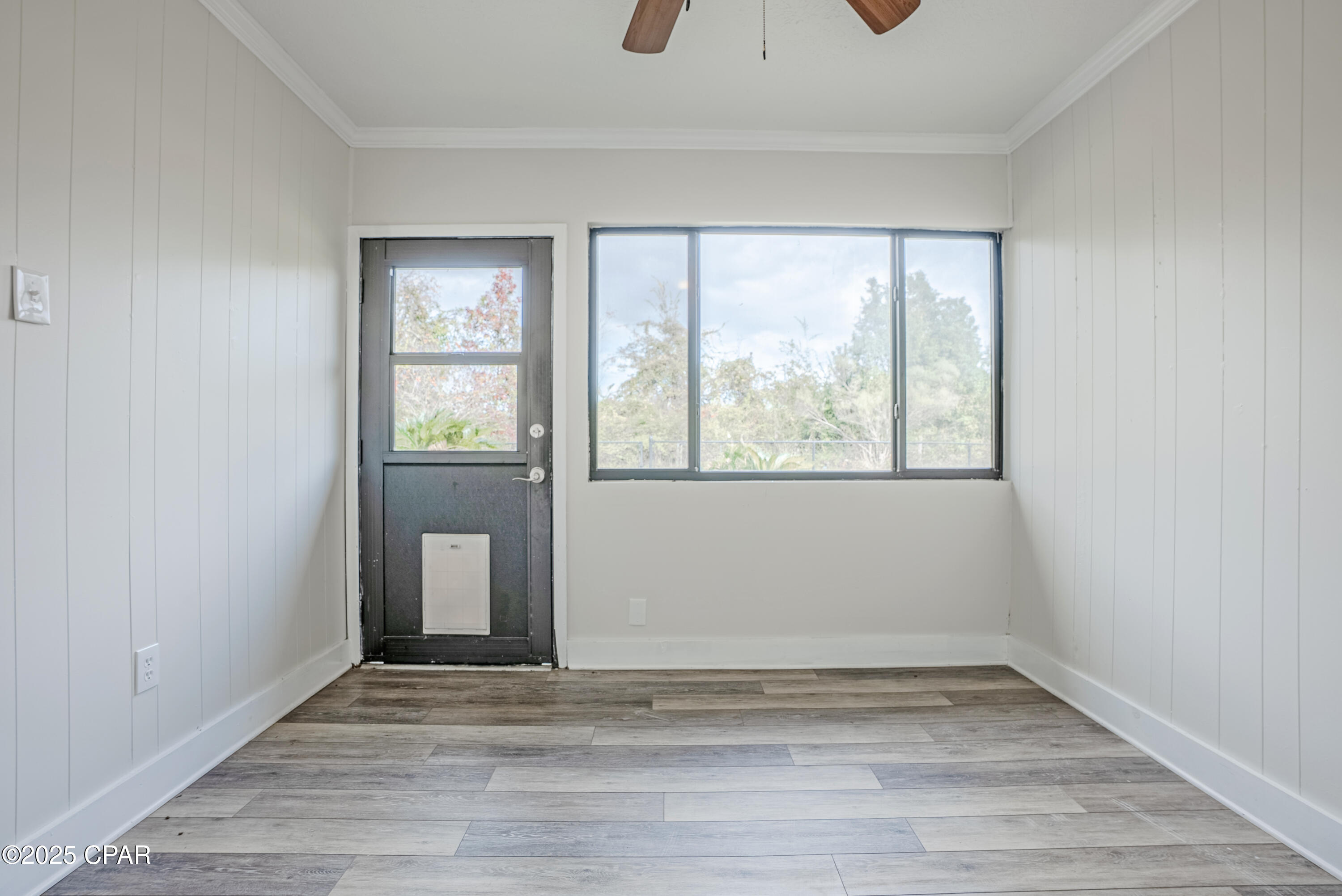 Listing photo id 17 for 3121 Douglas Road