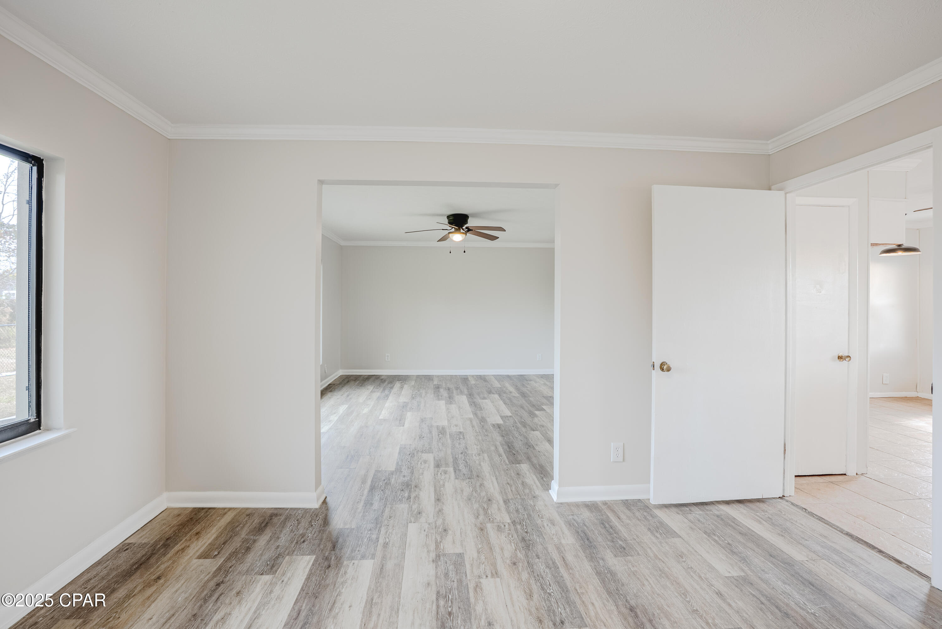 Listing photo id 2 for 3121 Douglas Road