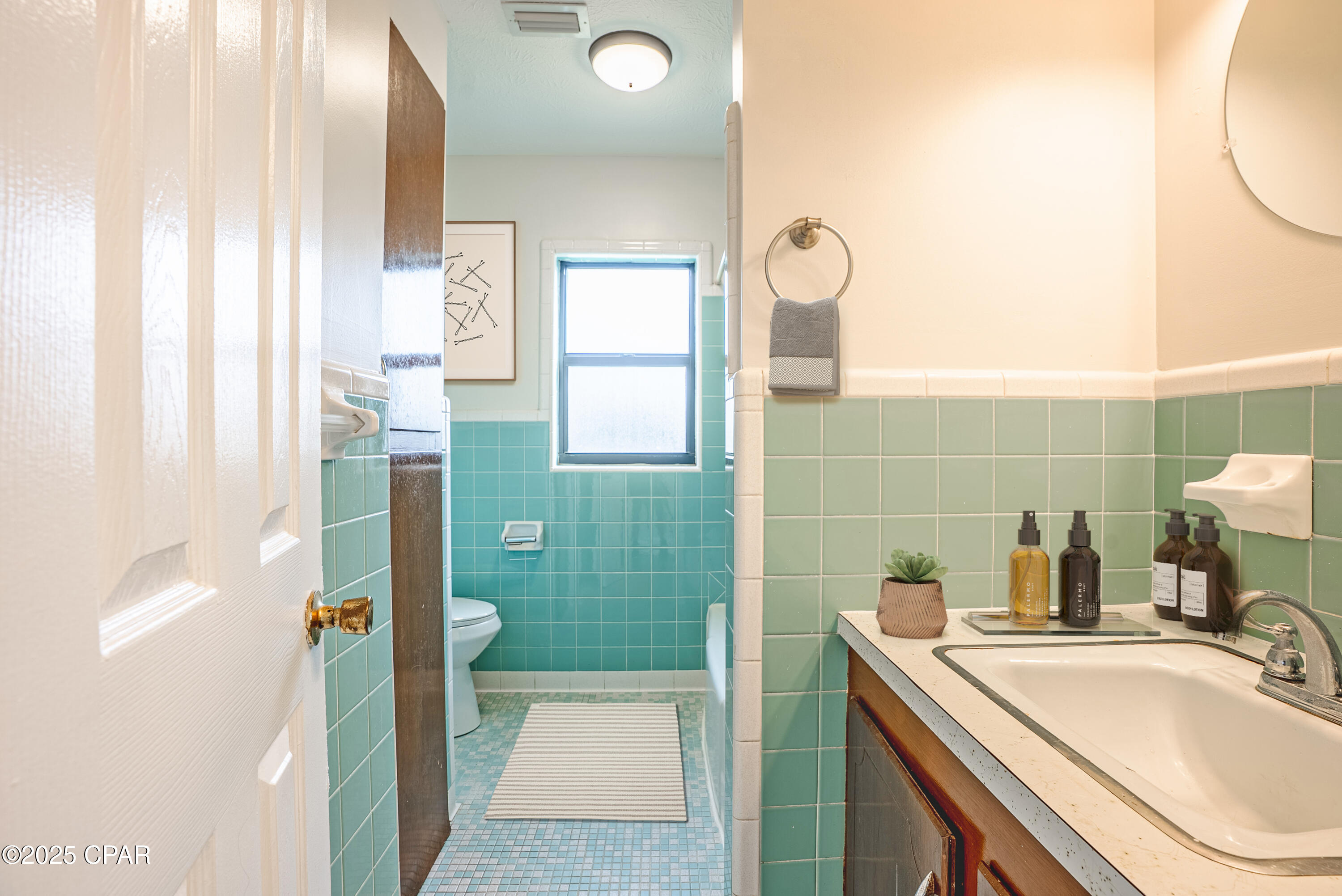 Listing photo id 8 for 3121 Douglas Road