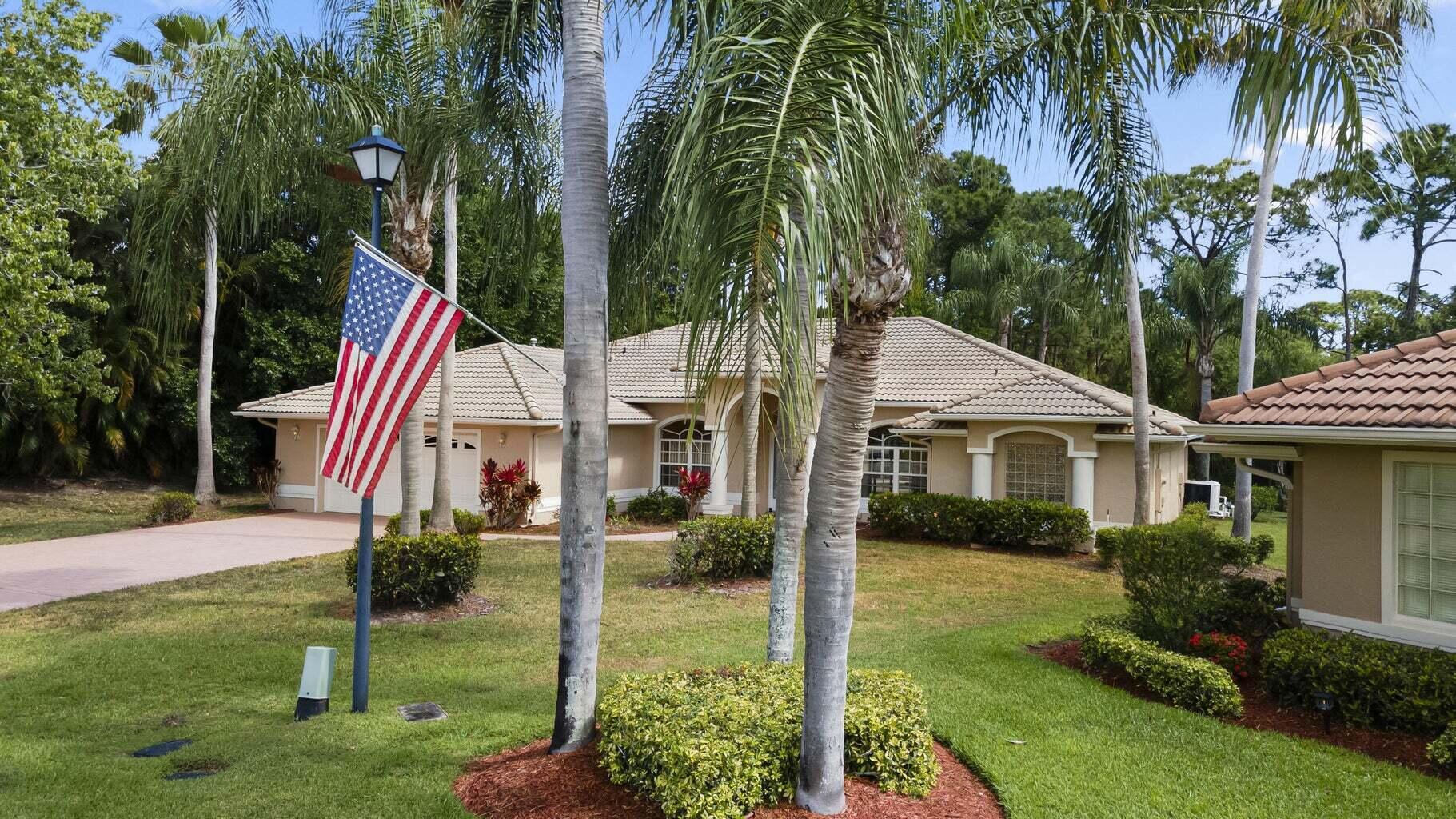 Homes for sale in Port St Lucie, FL | 1698 Sw Mockingbird Dr, Port St Lucie, FL 34986 | MLS# R11149337