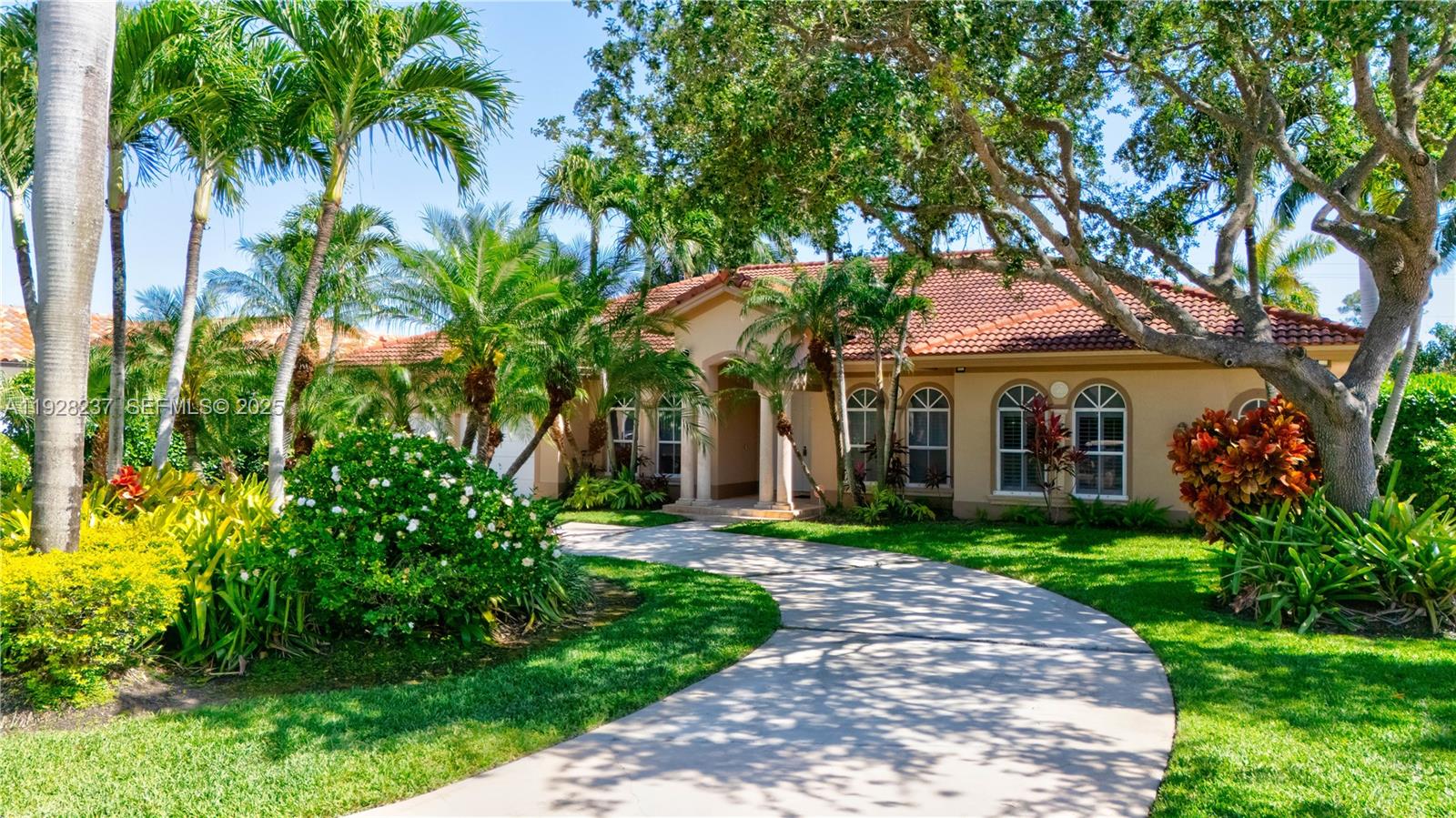 Beautiful 5/4 in Old Cutler Meadow, a gated community of only 22 homes on a quiet cul-de-sac. Large heated pool, Jacuzzi, huge enclosed patio under A/C, parking for boat/RV, Large Lot 16,191 sq/ft, and spacious front driveway. Fresh roof (2019). Brand-new kitchen with quartz counters and stainless-steel appliances. Outdoor kitchen perfect for entertaining. Top - Public and Private schools nearby: Palmer Trinity, Westminster, Alexander Montessori, Sunrise Waldorf, and more. Close to parks, library, Starbucks, restaurants, and shops.