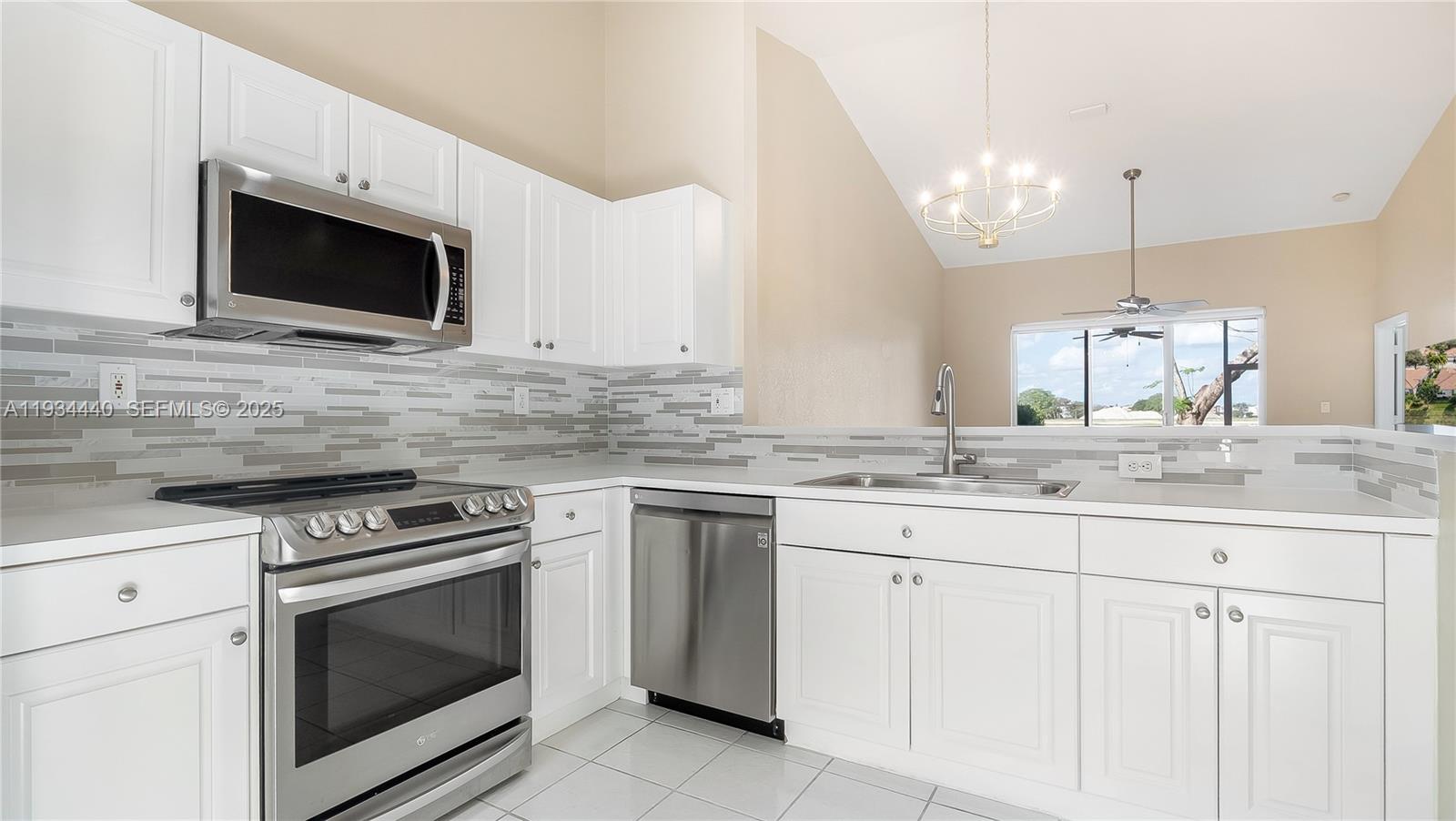 Homes for sale in Sunrise, FL | 7651 S Aragon Blvd #5, Sunrise, FL 33322 | MLS# A11934440