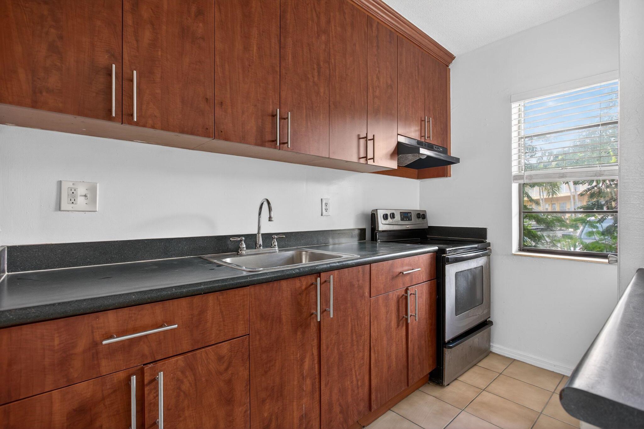 El Sol At Main Street Con