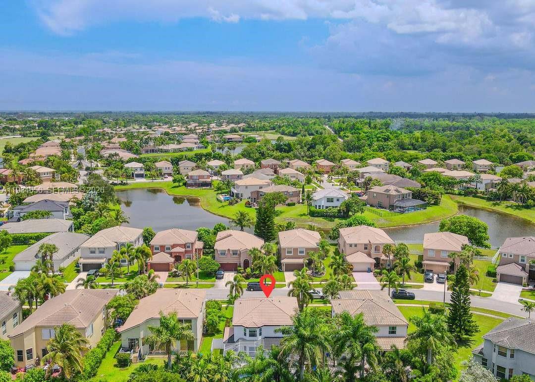 2738 Misty Oaks Cir