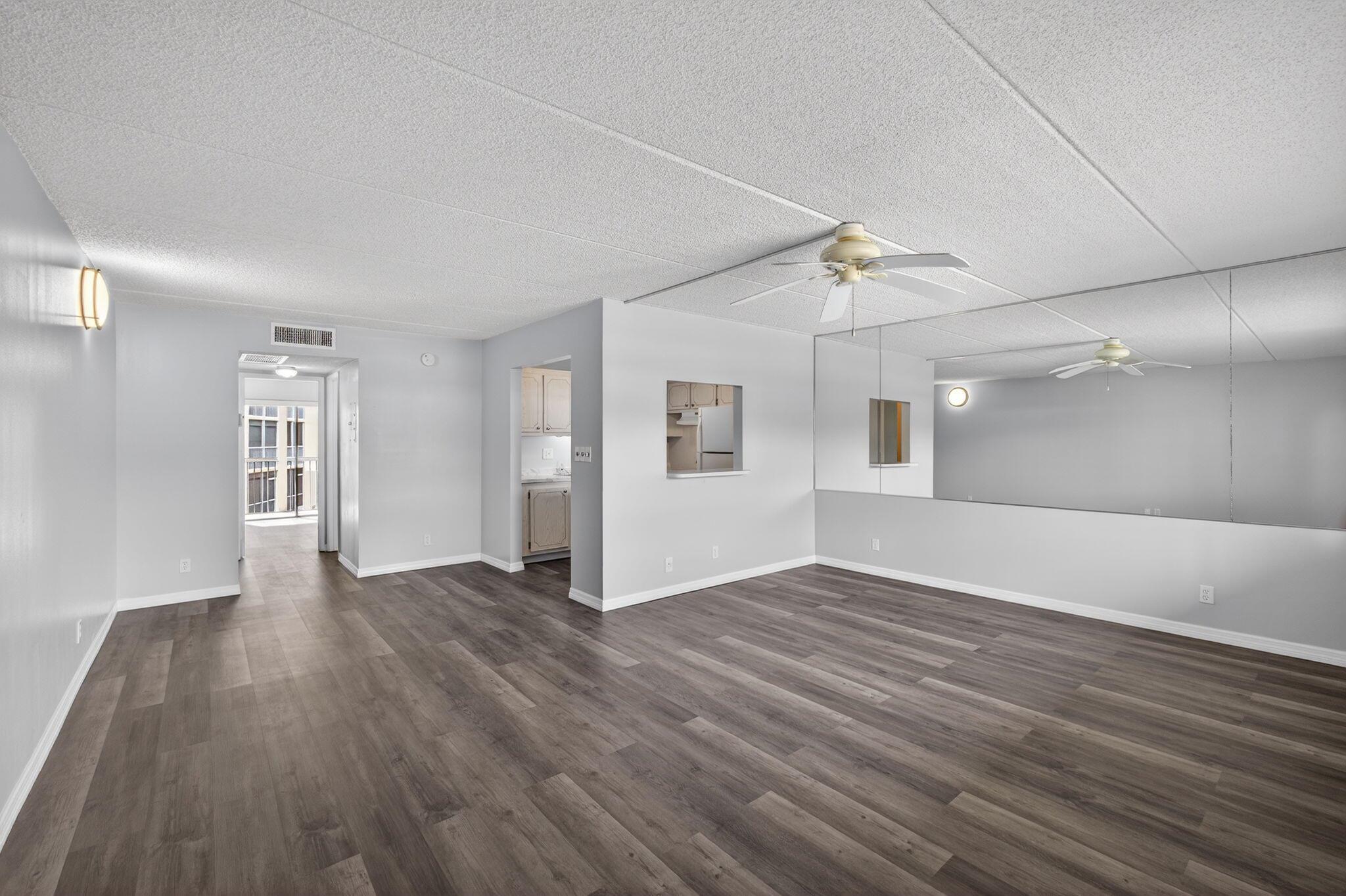 Village Green Hampton Con