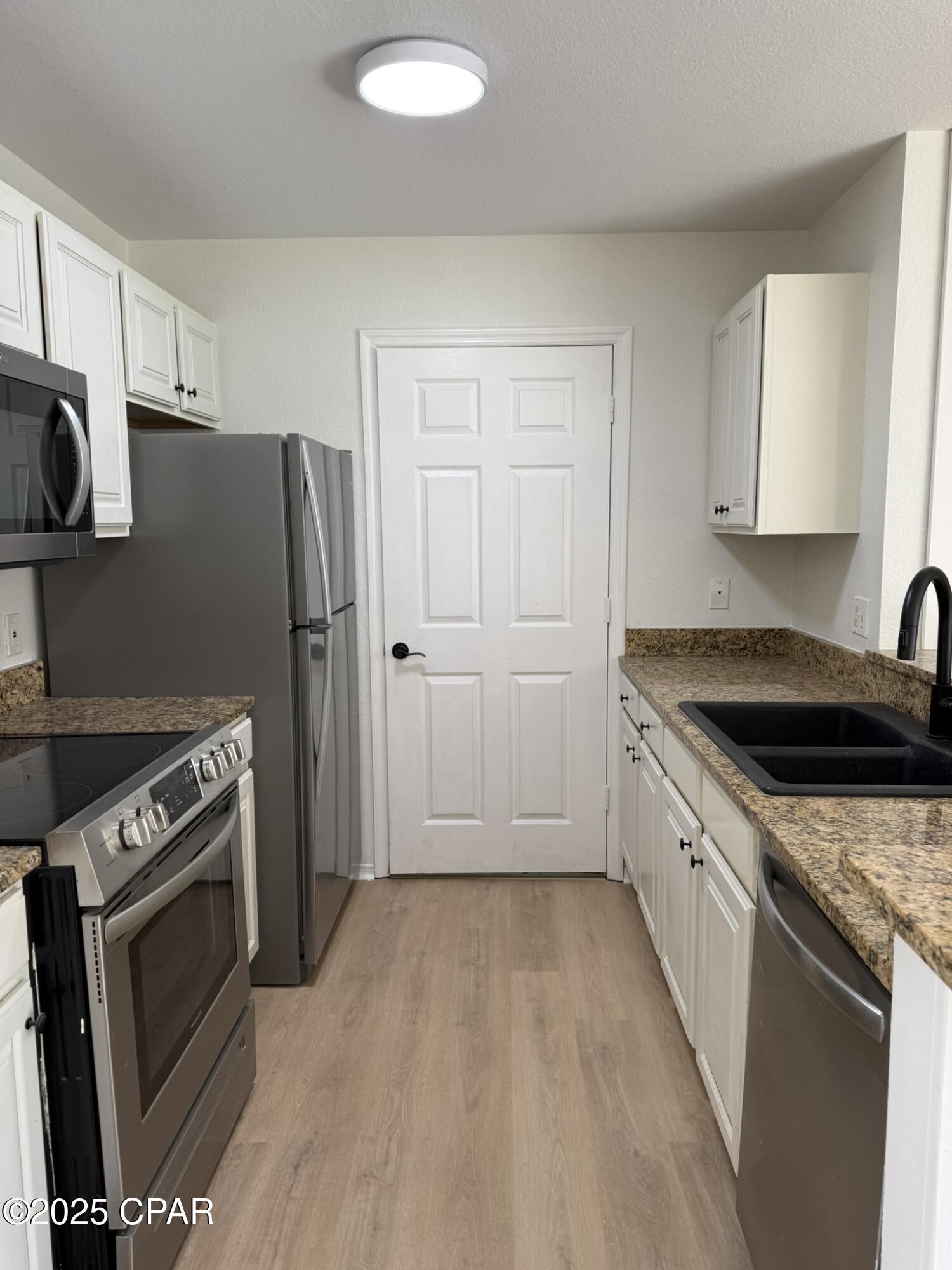 Image 6 For 1001 Lighthouse Road