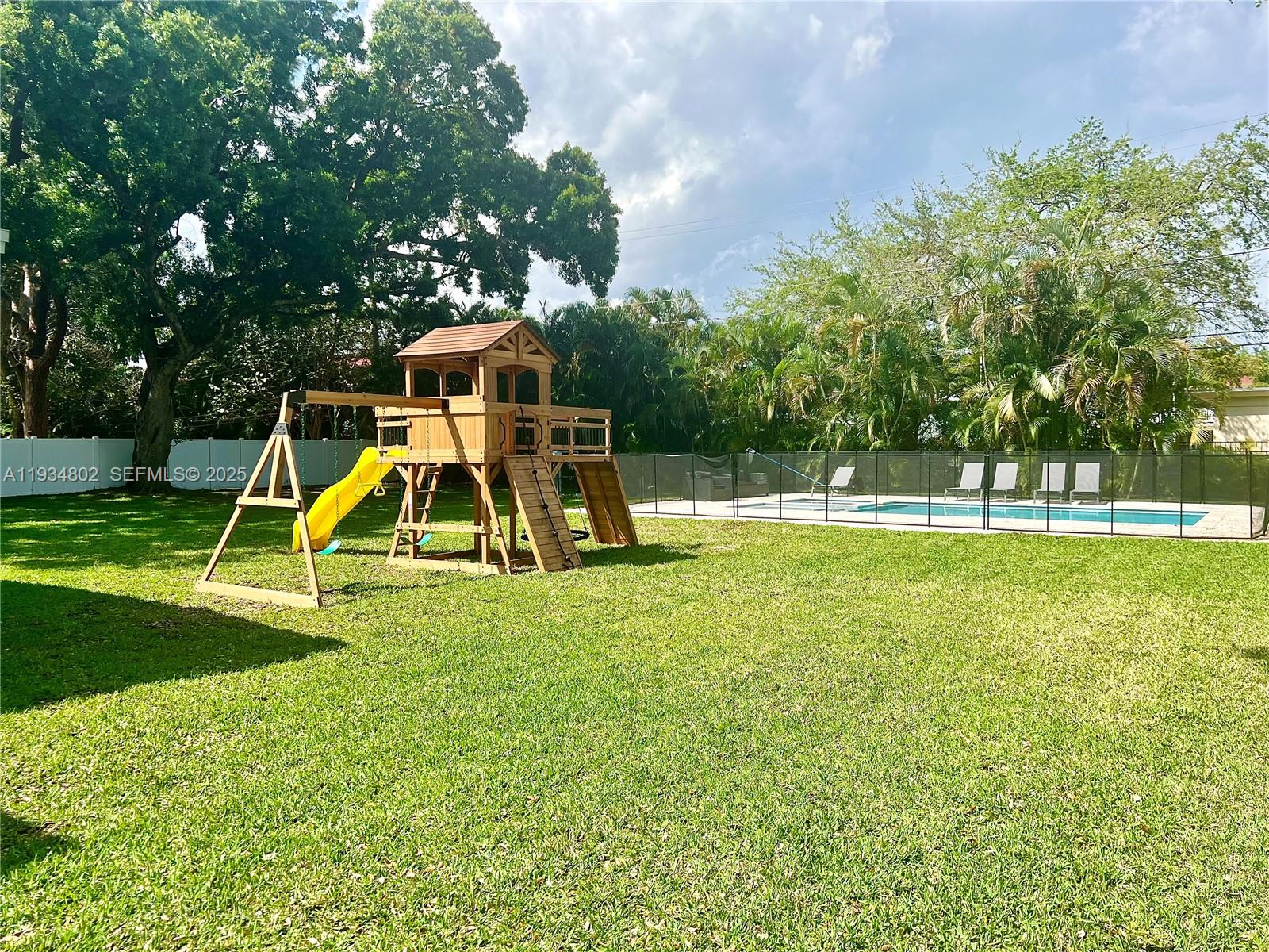 Impressive exterior facade at 4121 54th Ct - Home in Dania Beach