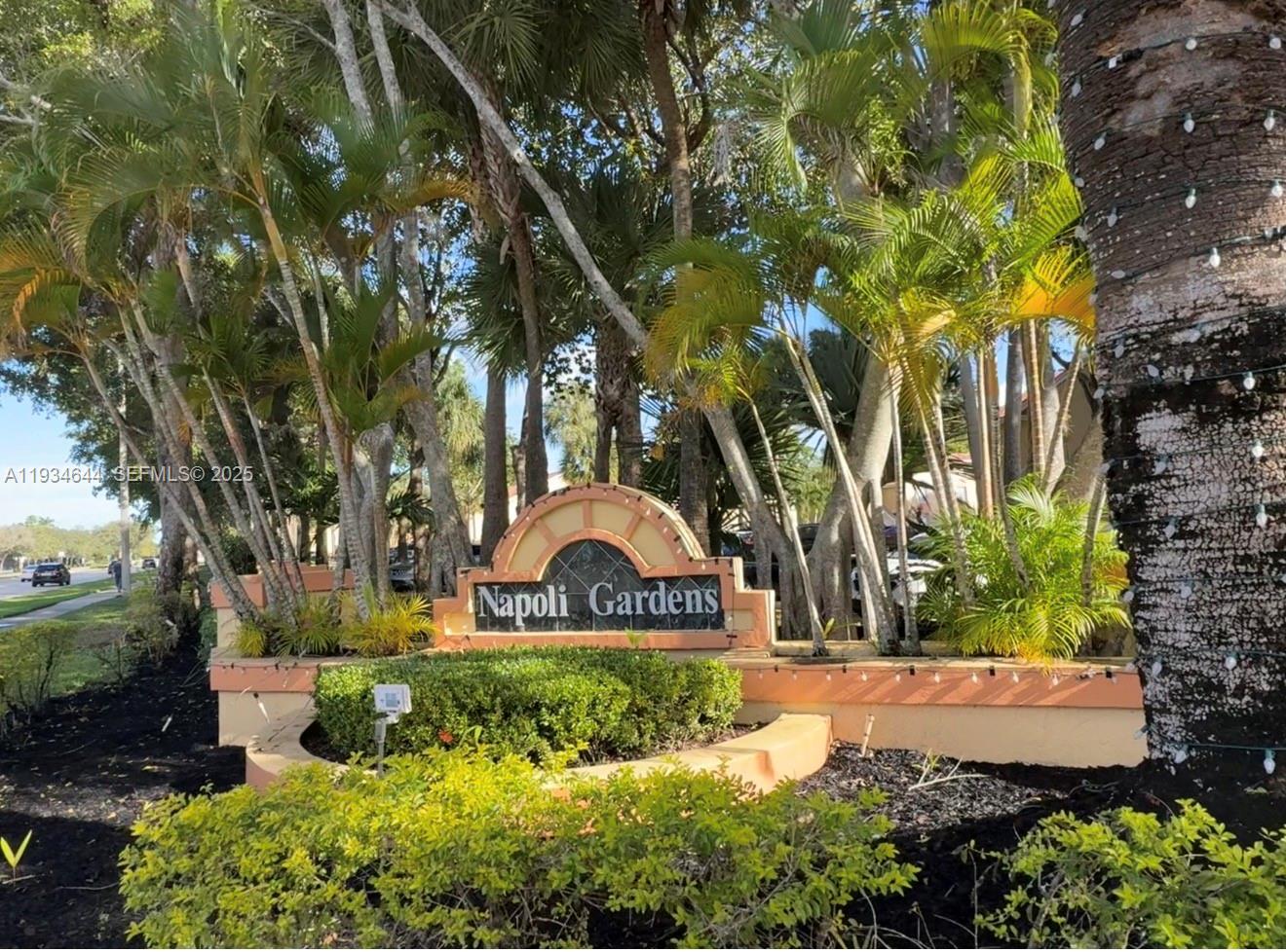 Napoli Gardens At Coral S