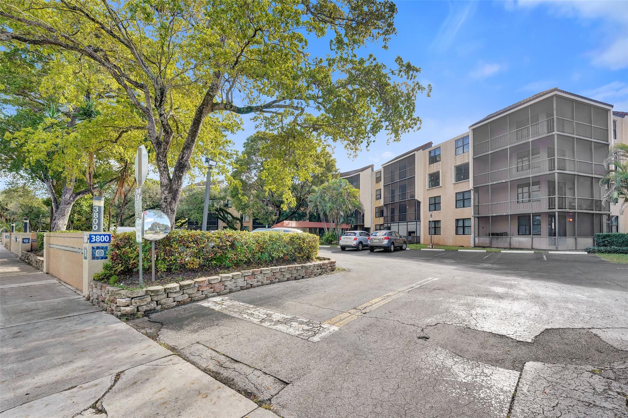 Emerald Hills C C Apts Co