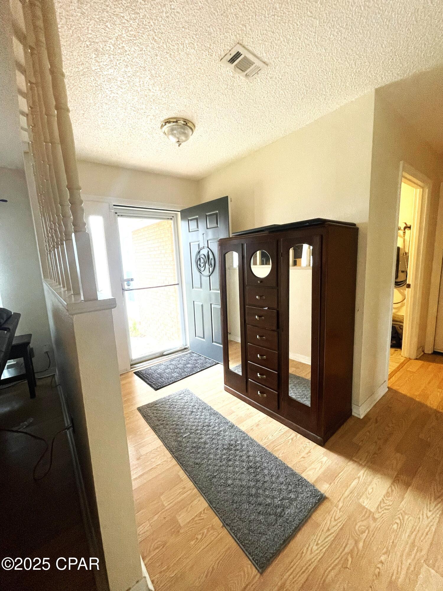 Listing photo id 11 for 5386 Cooper Street