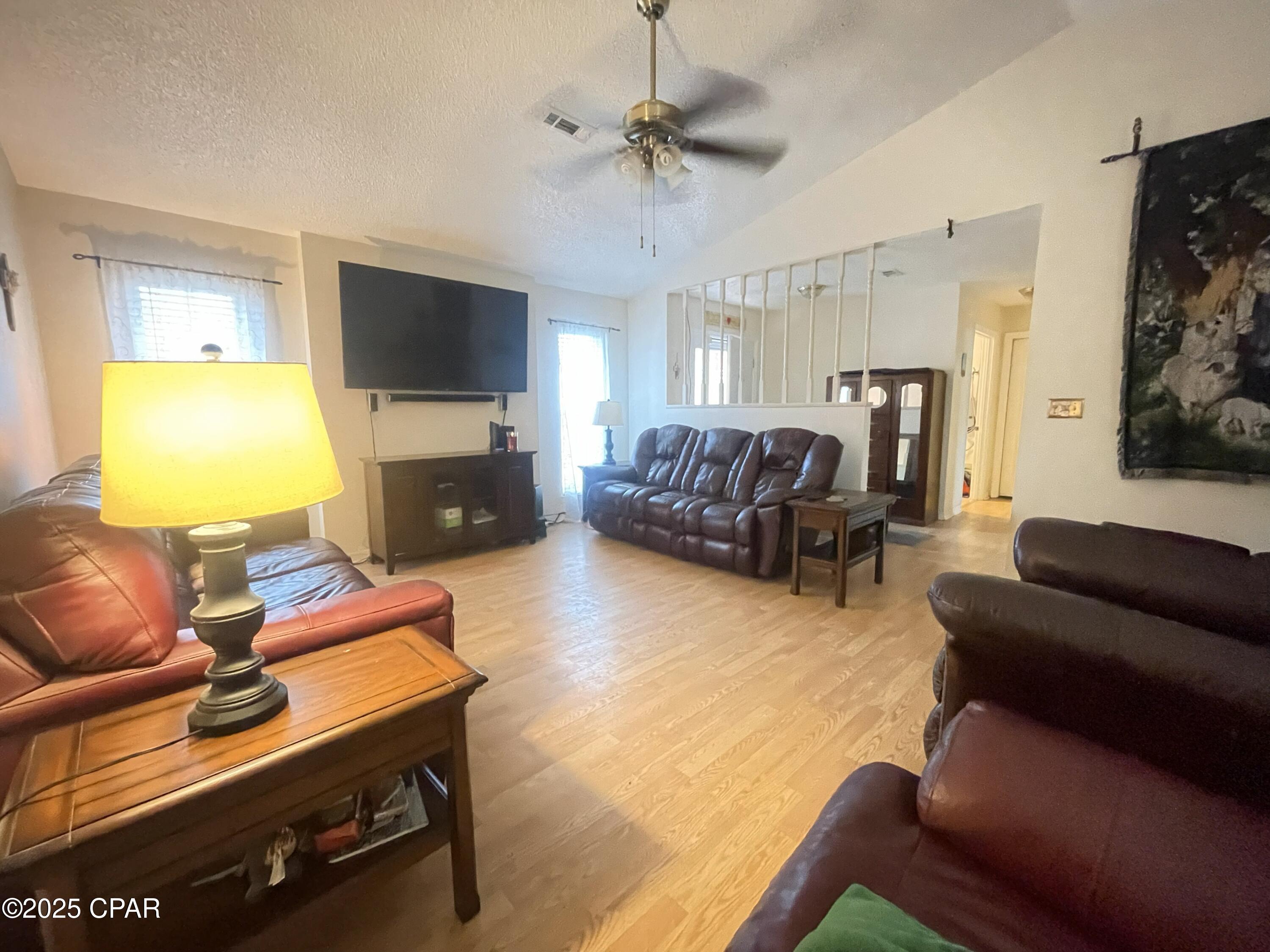 Listing photo id 13 for 5386 Cooper Street