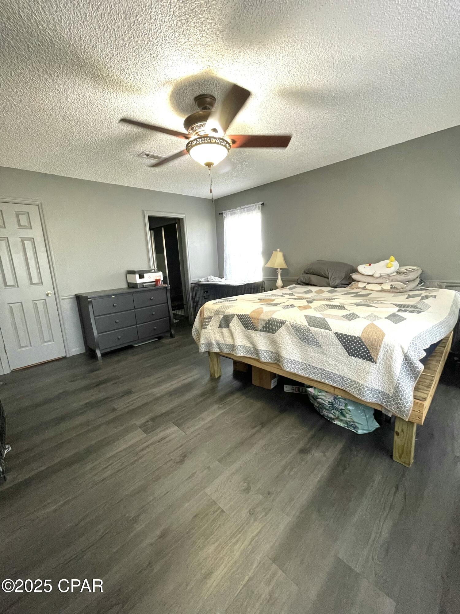 Listing photo id 23 for 5386 Cooper Street