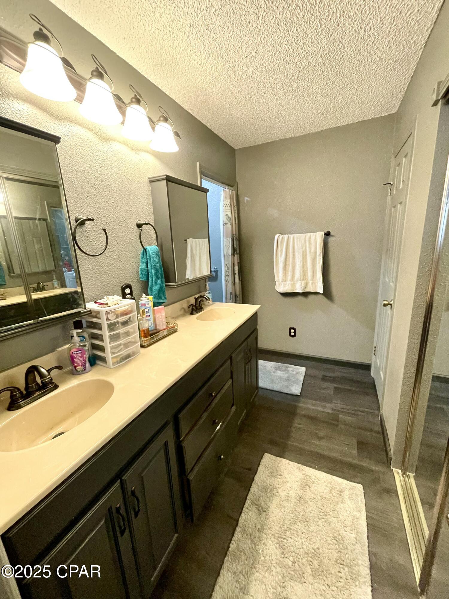 Listing photo id 27 for 5386 Cooper Street