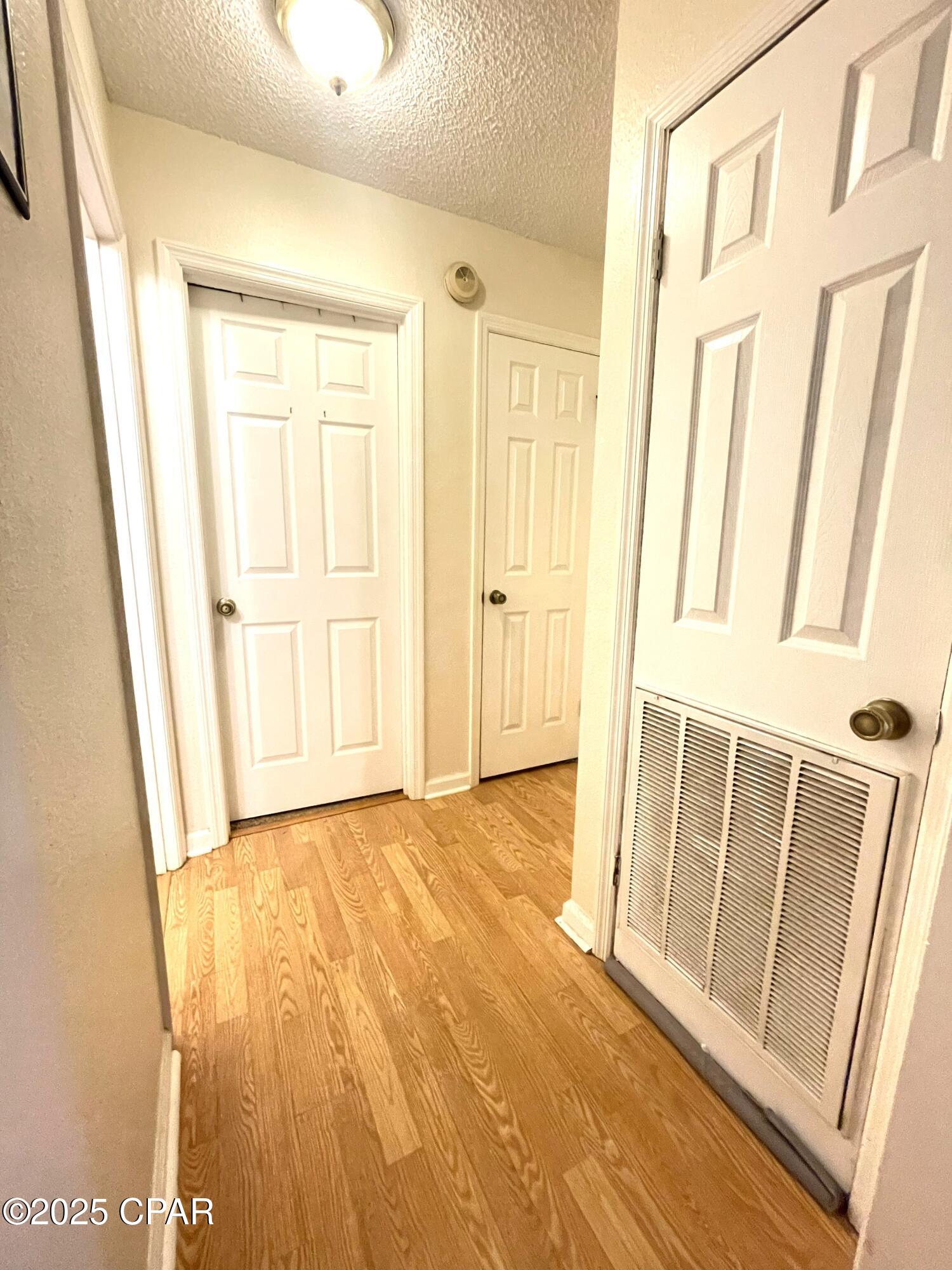 Listing photo id 31 for 5386 Cooper Street