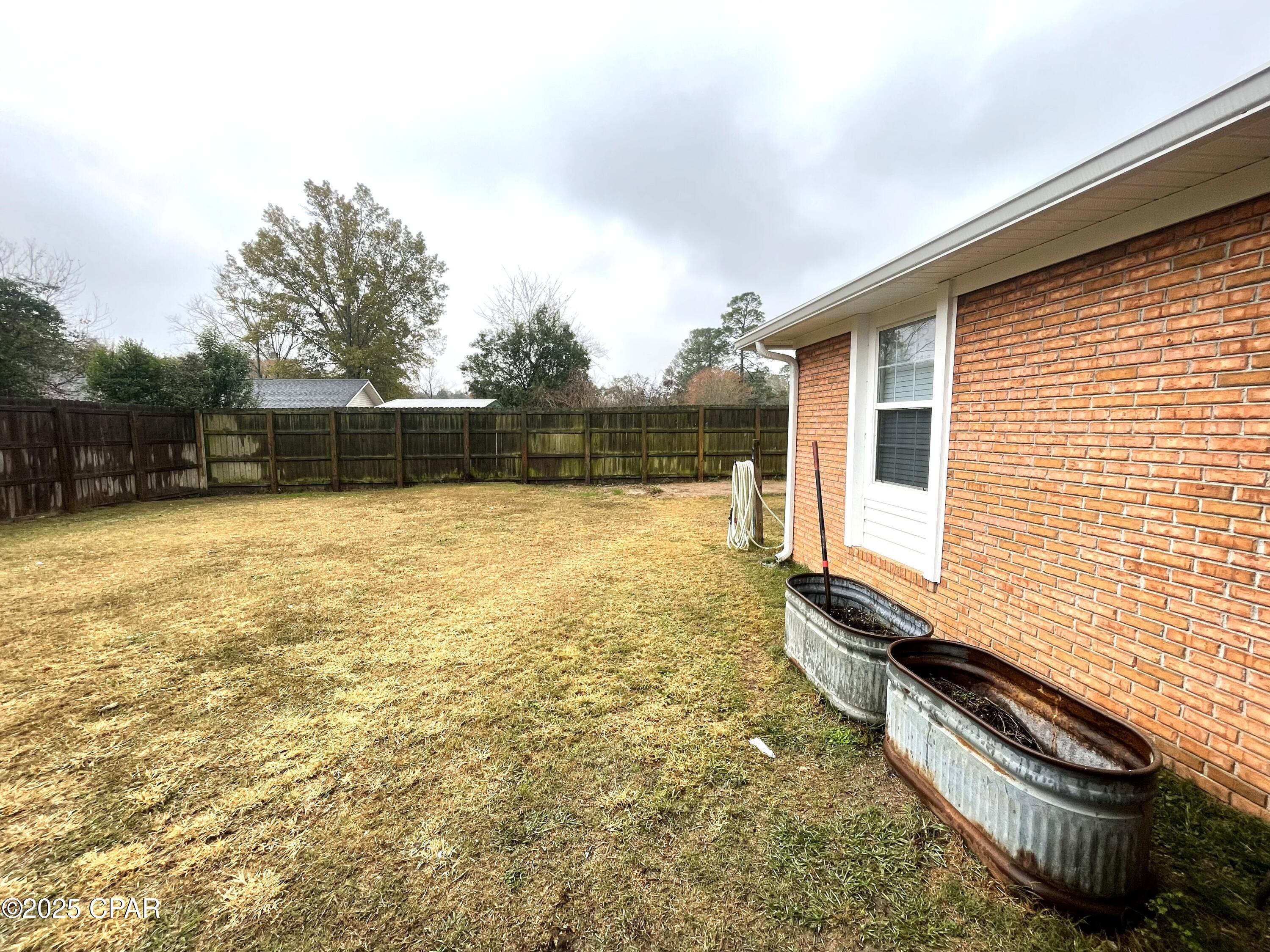 Listing photo id 7 for 5386 Cooper Street