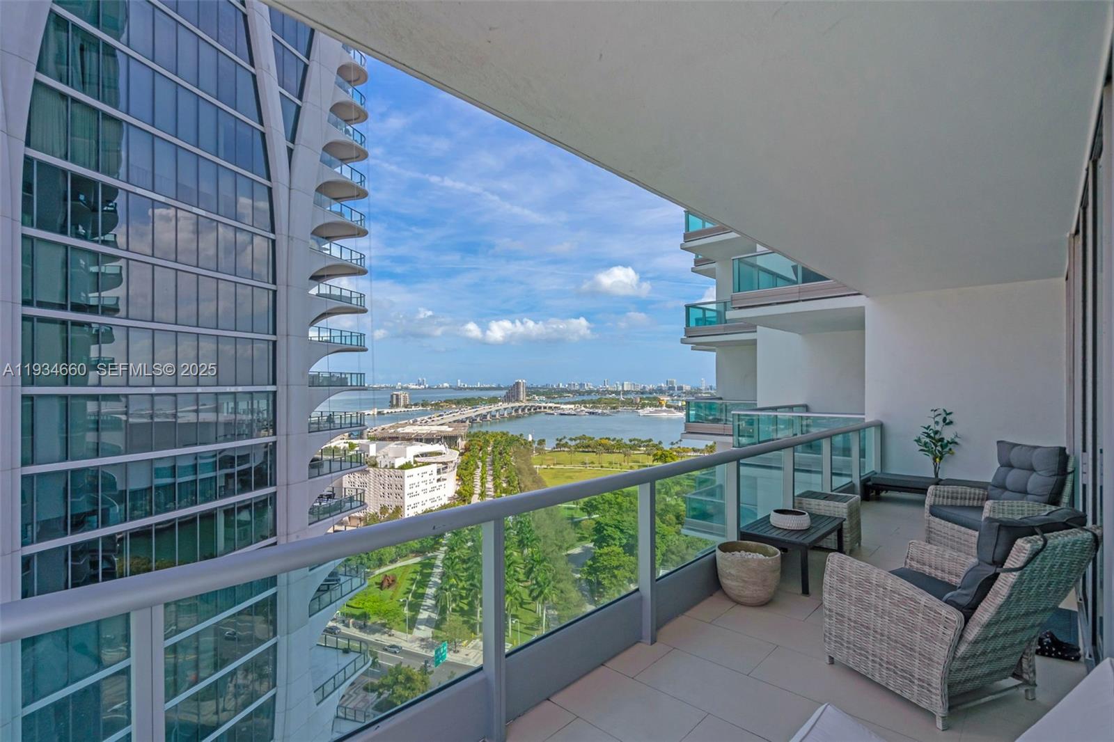 900 Biscayne Bay Condo