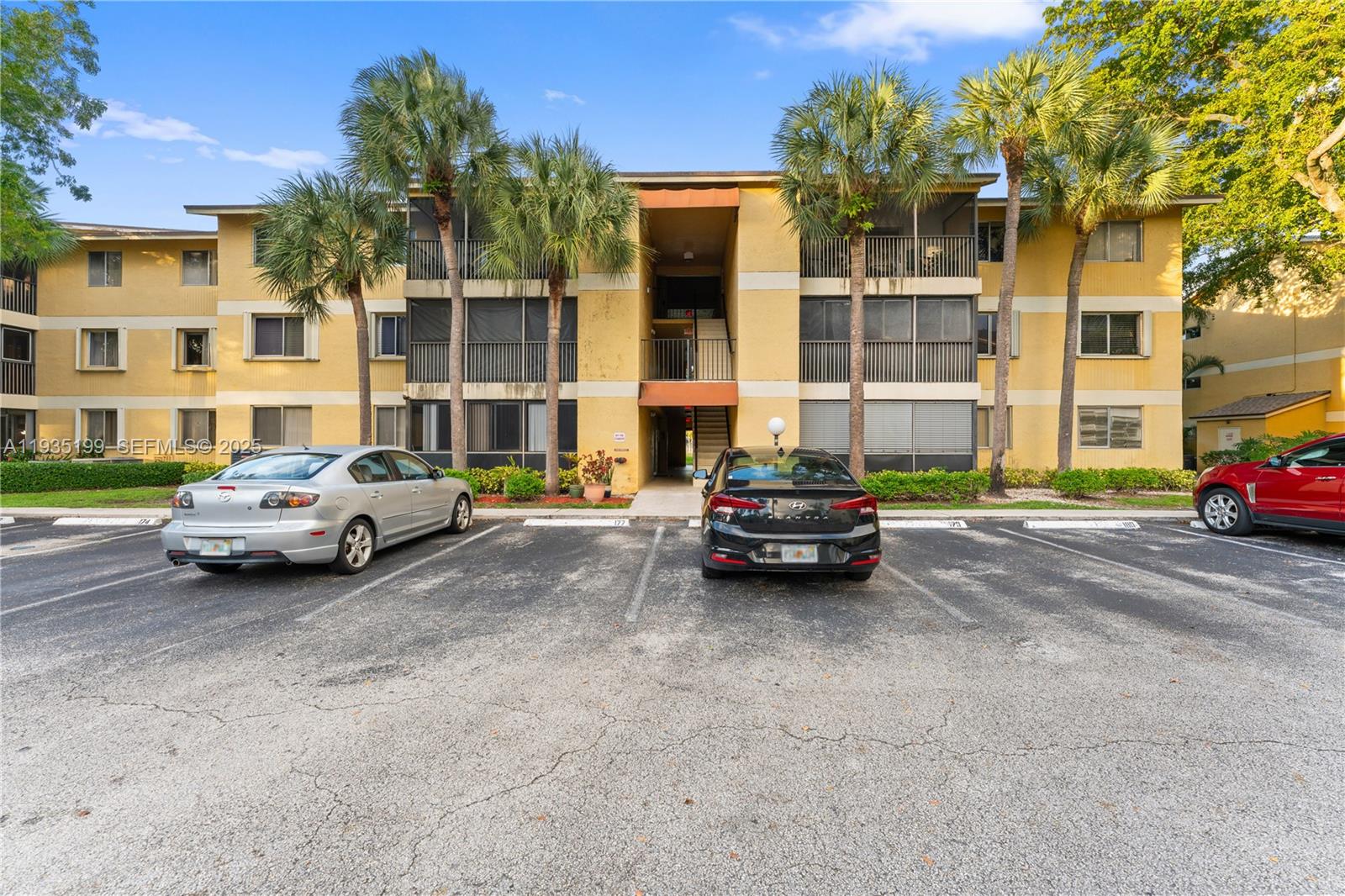 Oakland Forest Club Condo