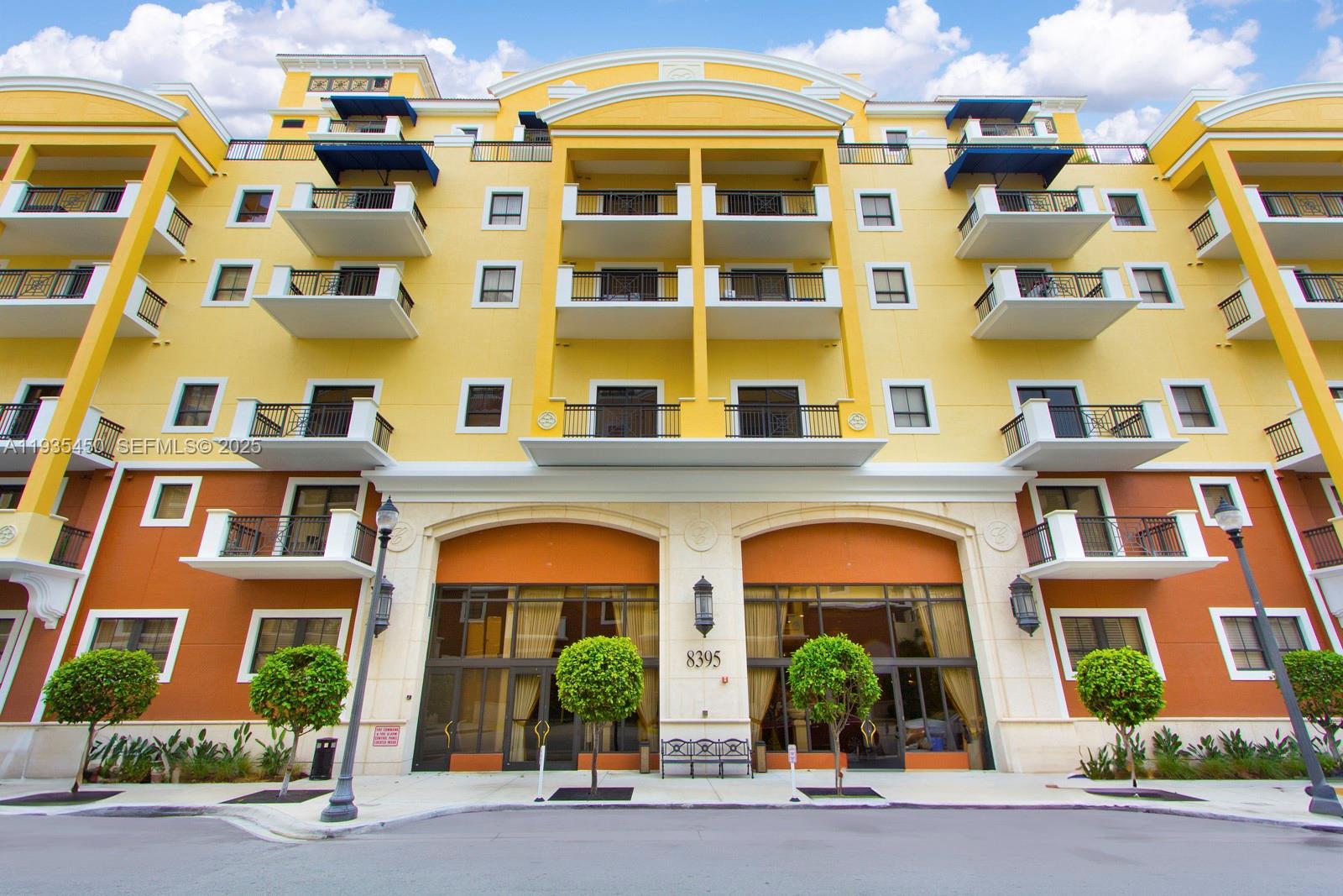 Colonnade At Dadeland Sw