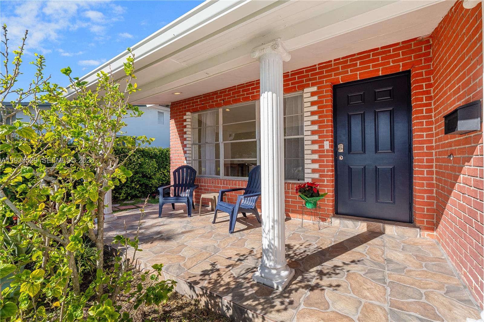 Impressive exterior facade at 232 6th St - Home in Dania Beach