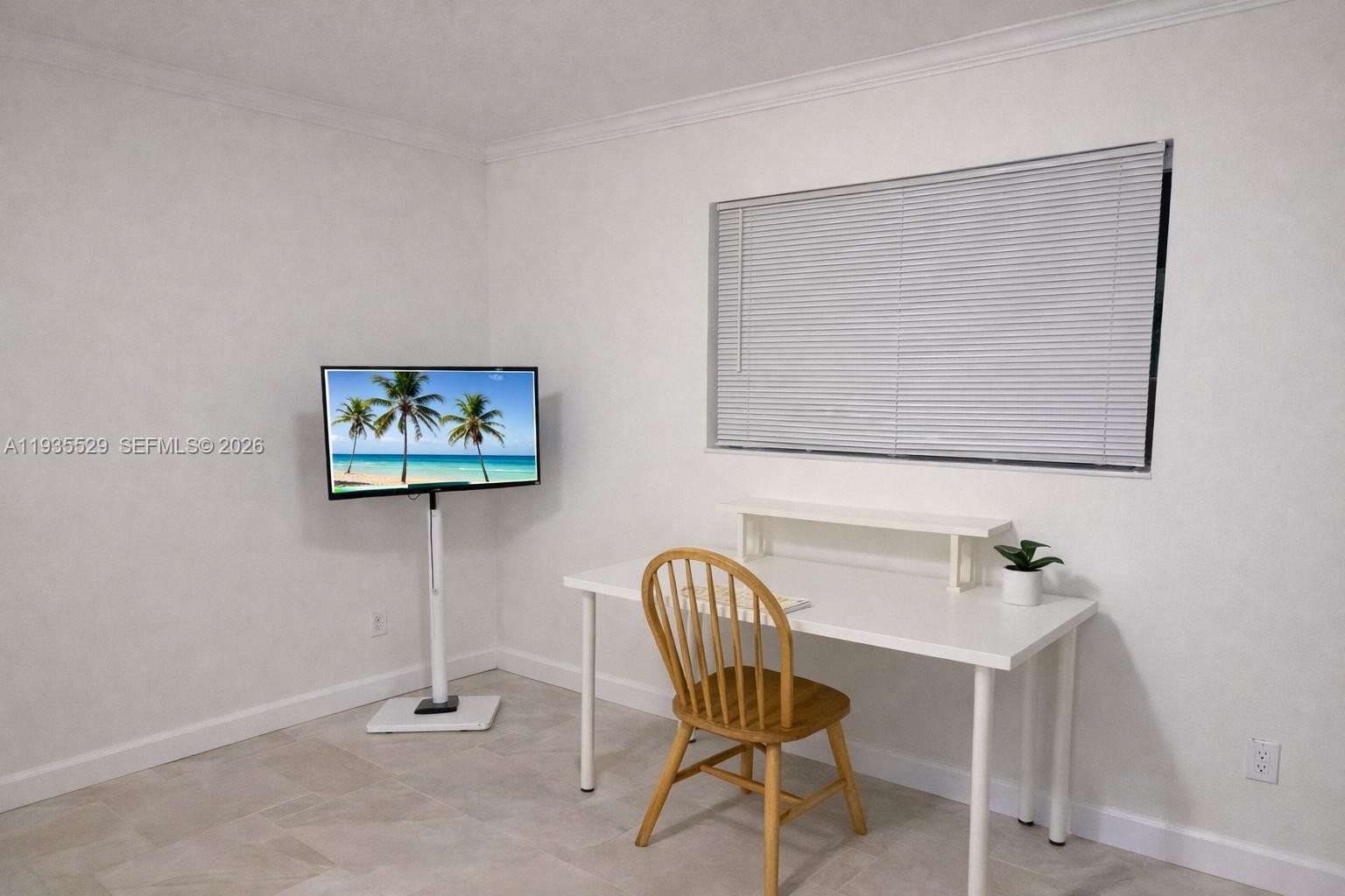 Elegant master bedroom retreat at 232 6th St - Home in Dania Beach