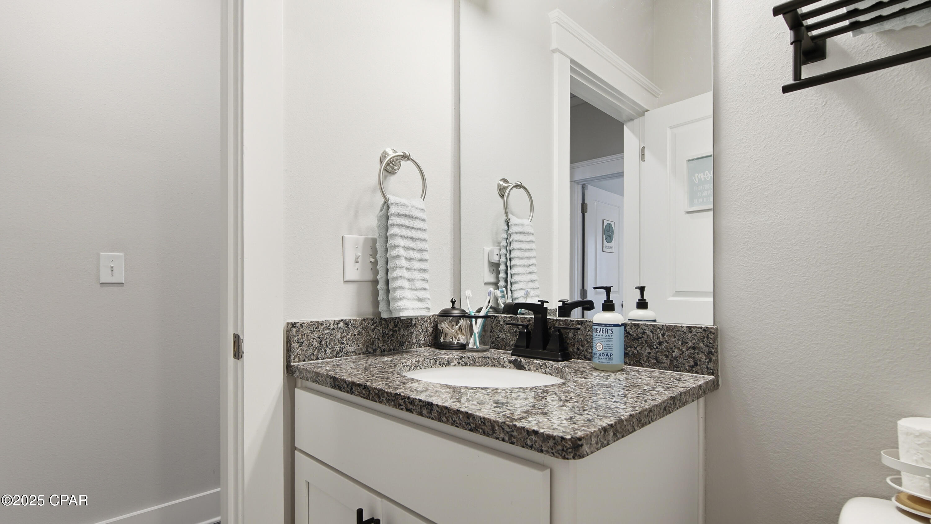 Image 21 For 102 St Charles Street