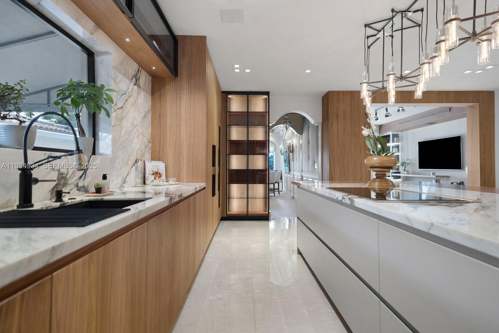 176 S Hibiscus Drive