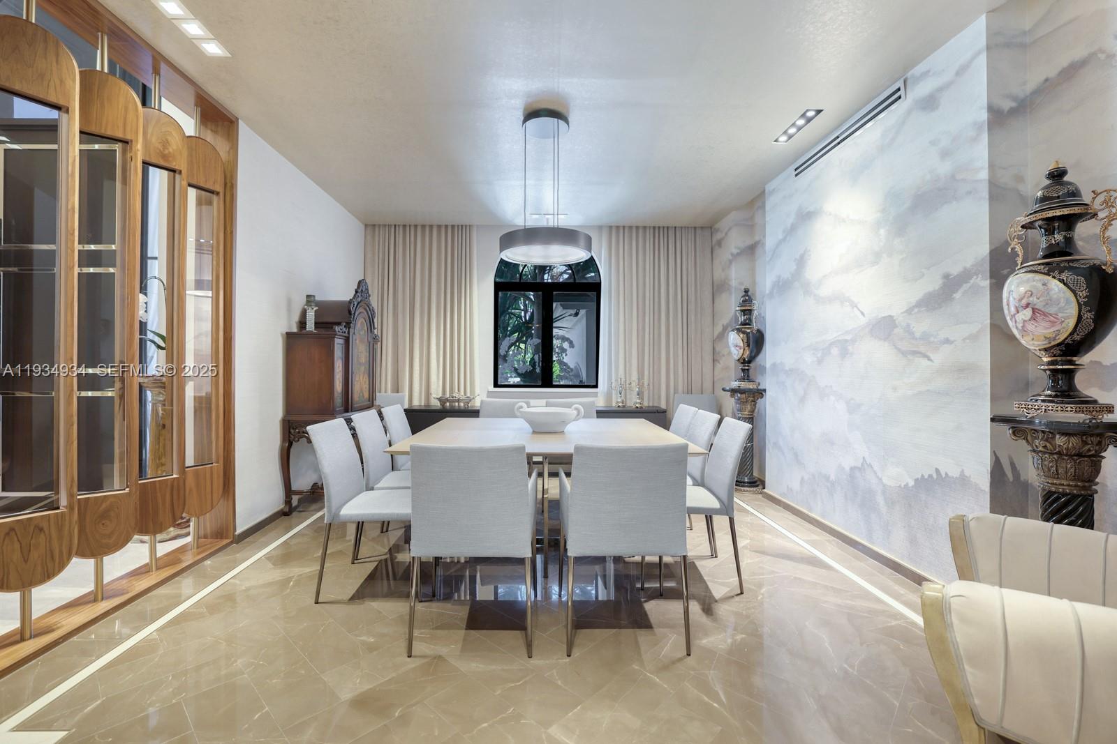 176 S Hibiscus Drive