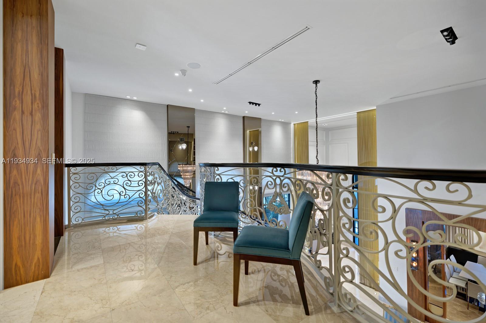 176 S Hibiscus Drive