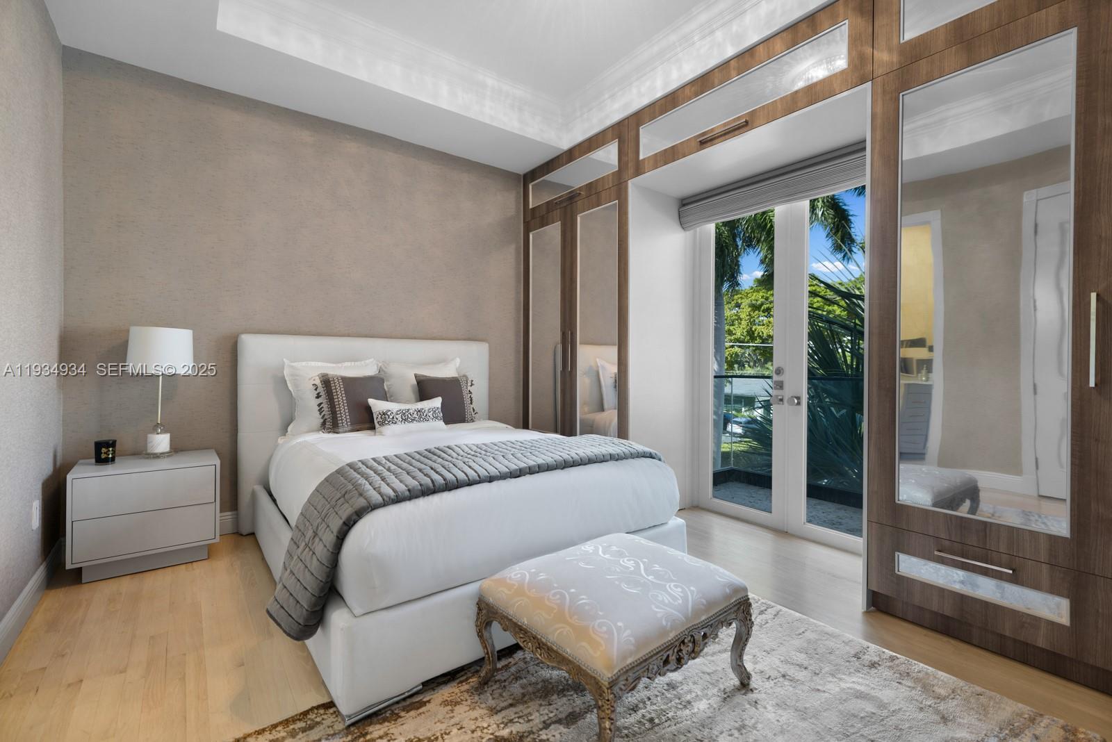 176 S Hibiscus Drive