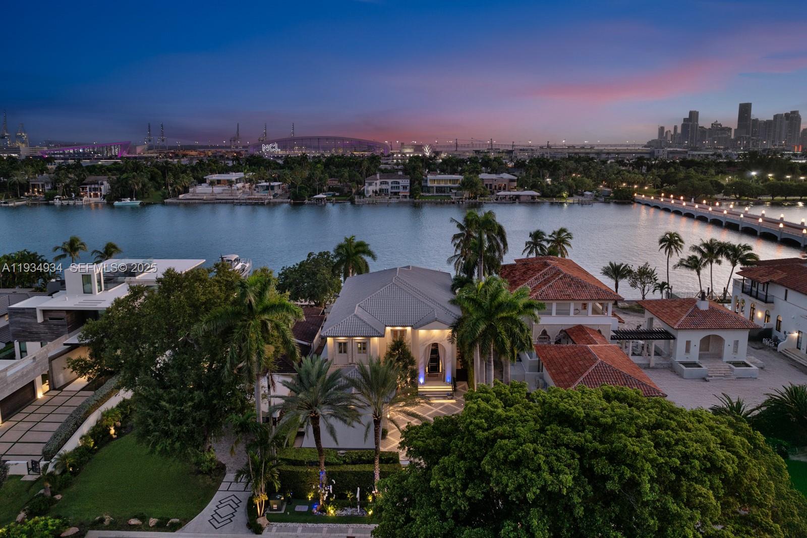 176 S Hibiscus Drive