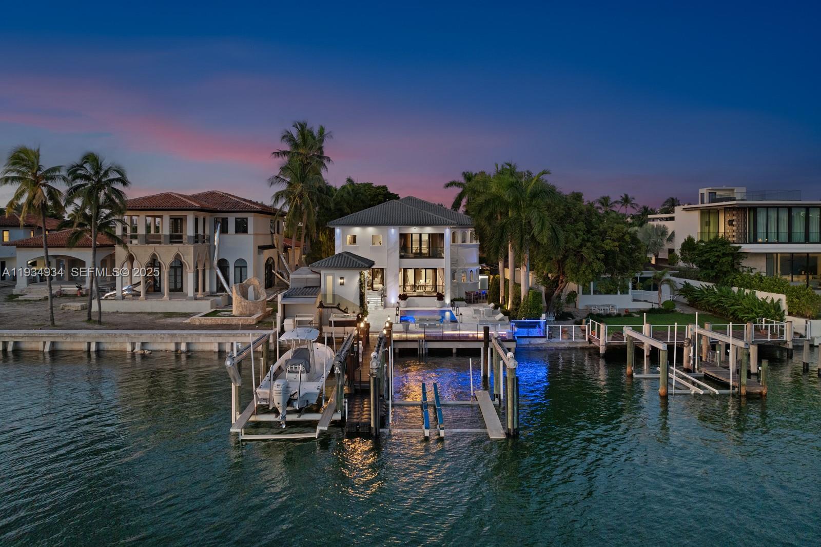 176 S Hibiscus Drive