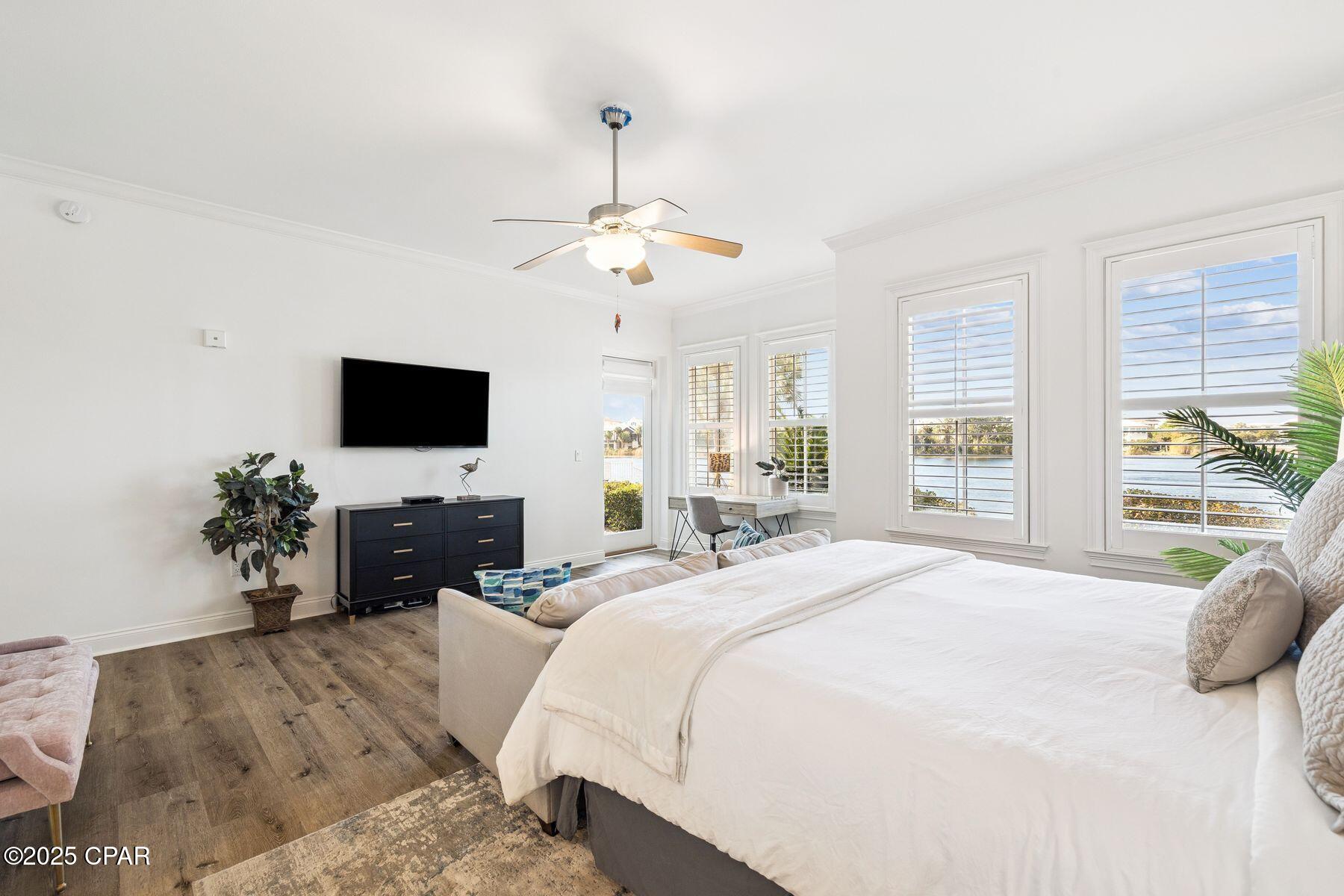 Listing photo id 10 for 118 Carillon Market Street 102