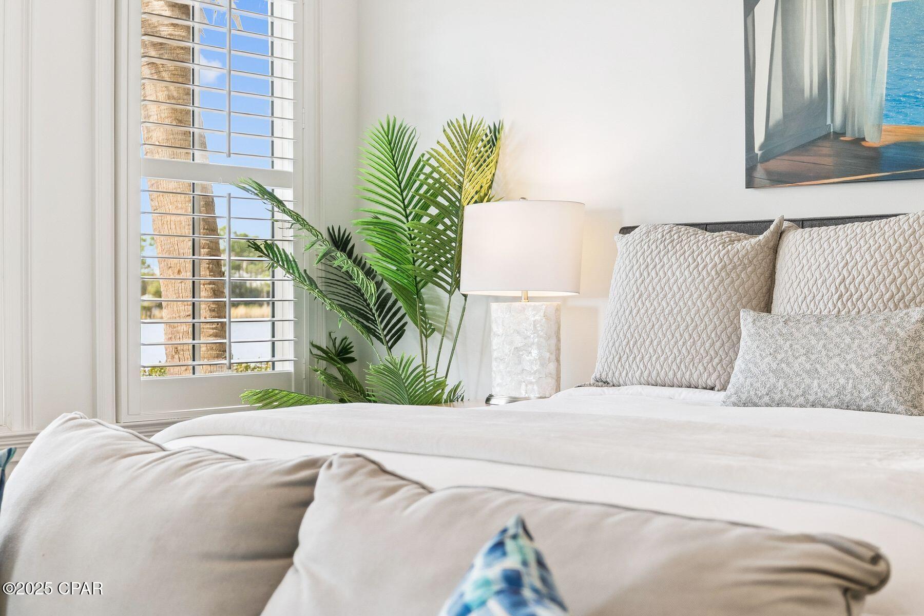 Listing photo id 11 for 118 Carillon Market Street 102